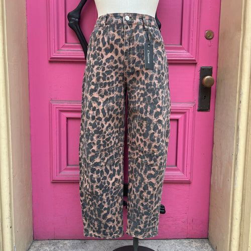 Chartou leopard print barrel jeans size L NWT
