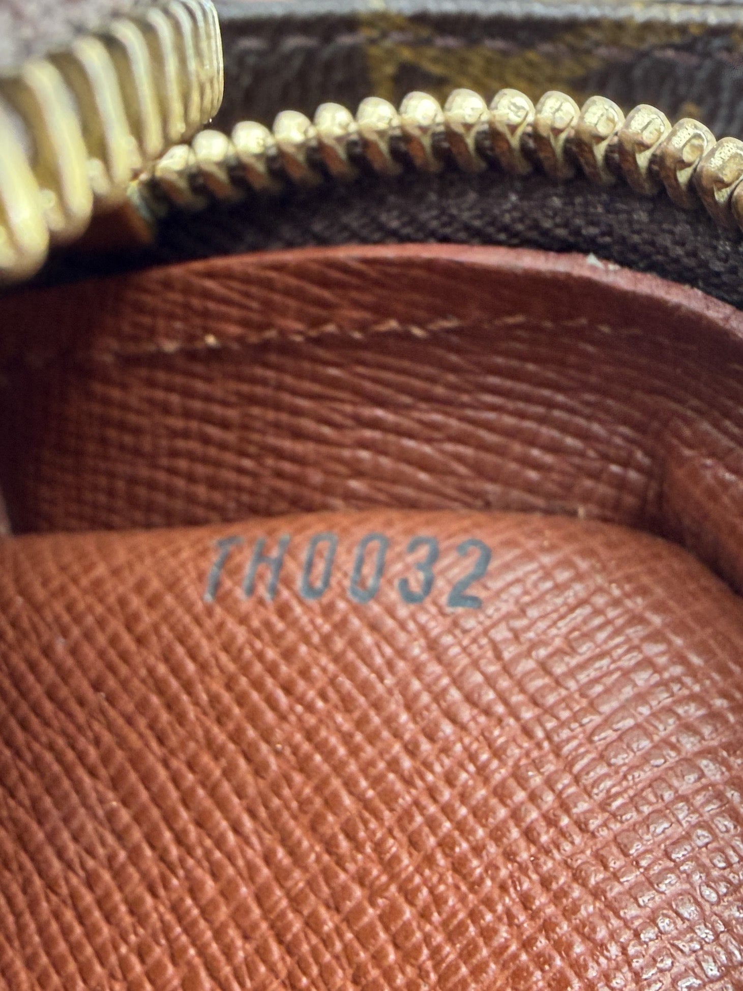 Louis Vuitton monogram Amazon TH0032
