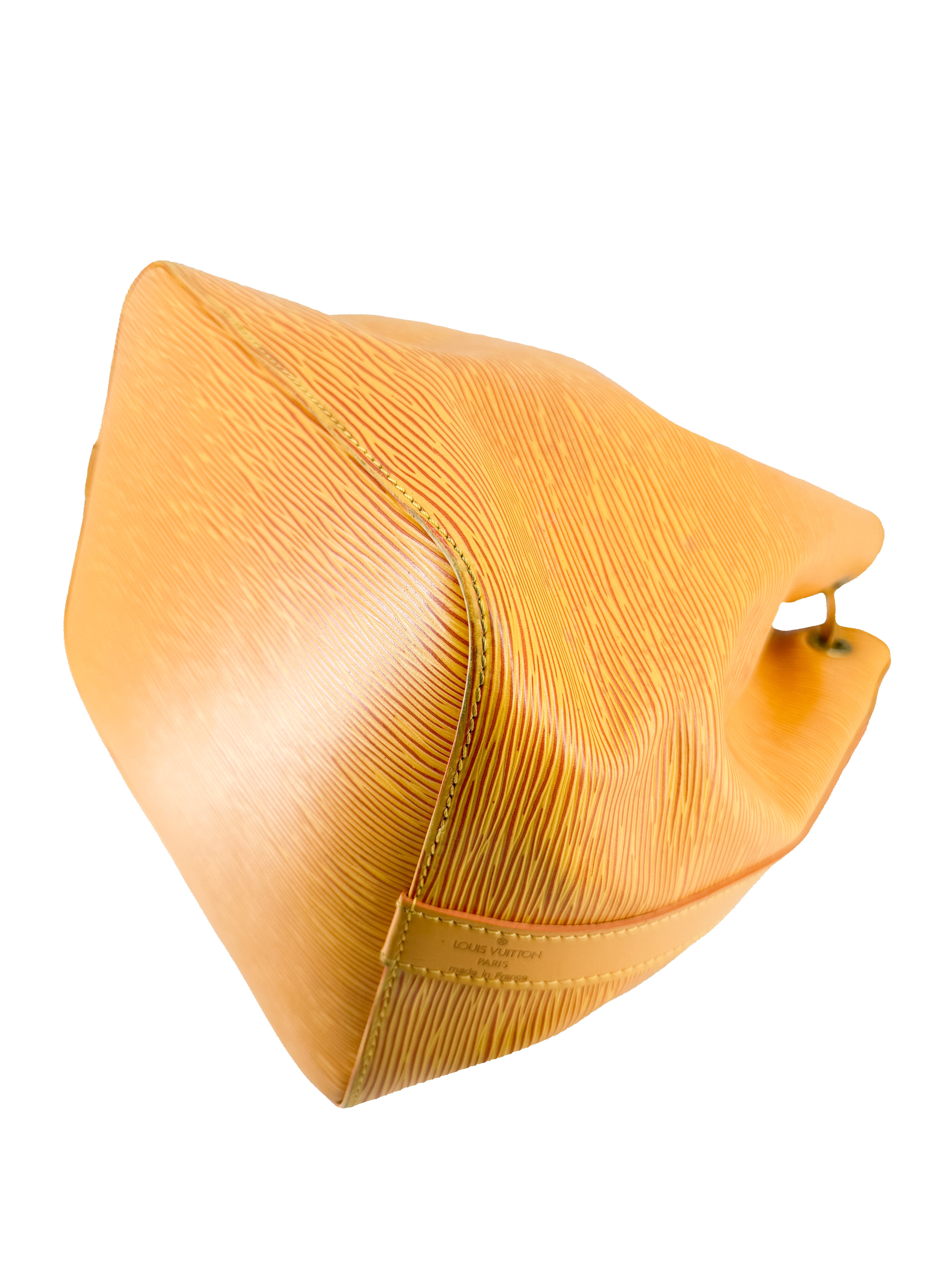 Louis Vuitton yellow epi leather Noe AR0965