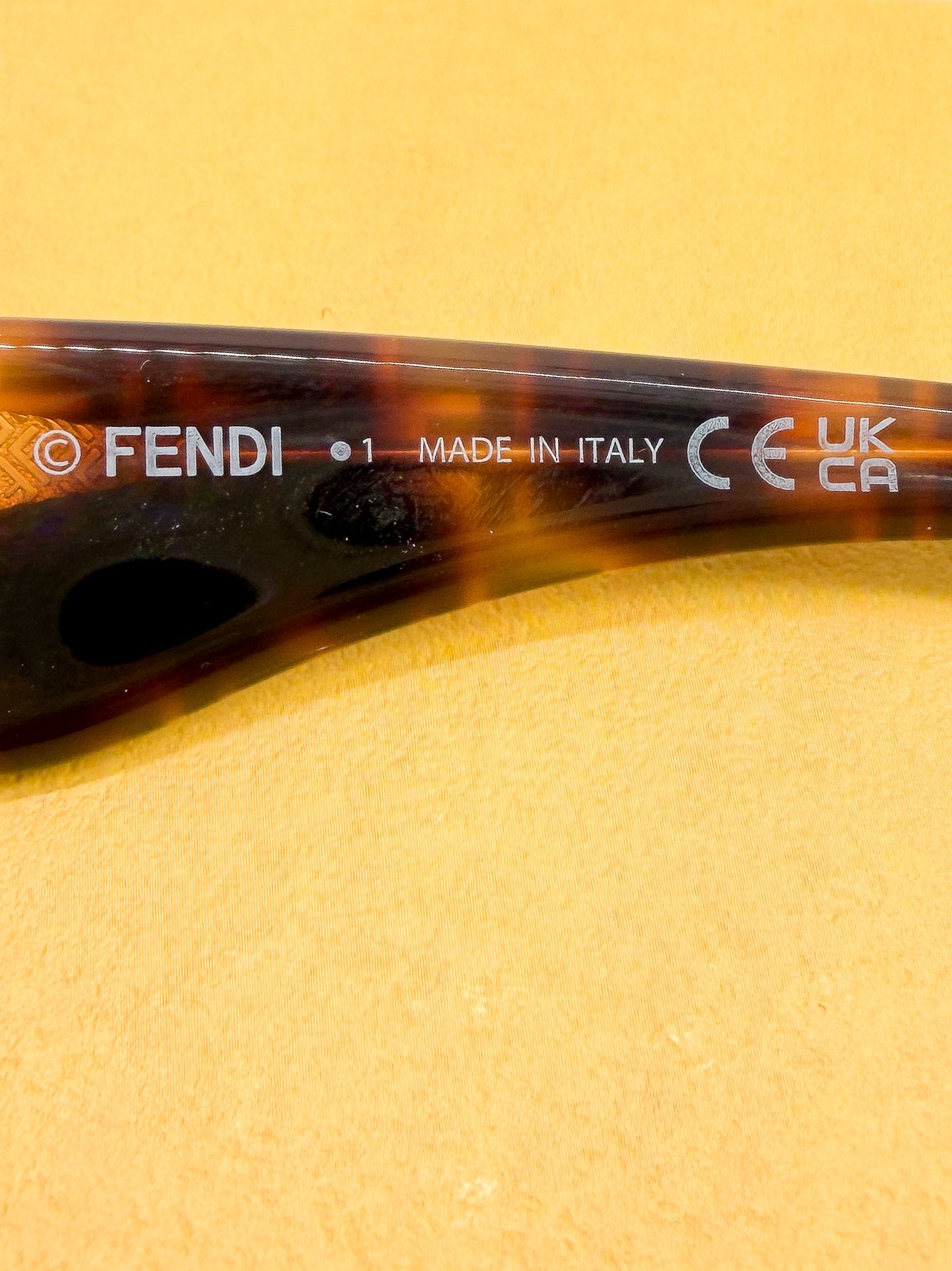 Fendi Roma brown sunglasses FE40101I TF31578640 *case*