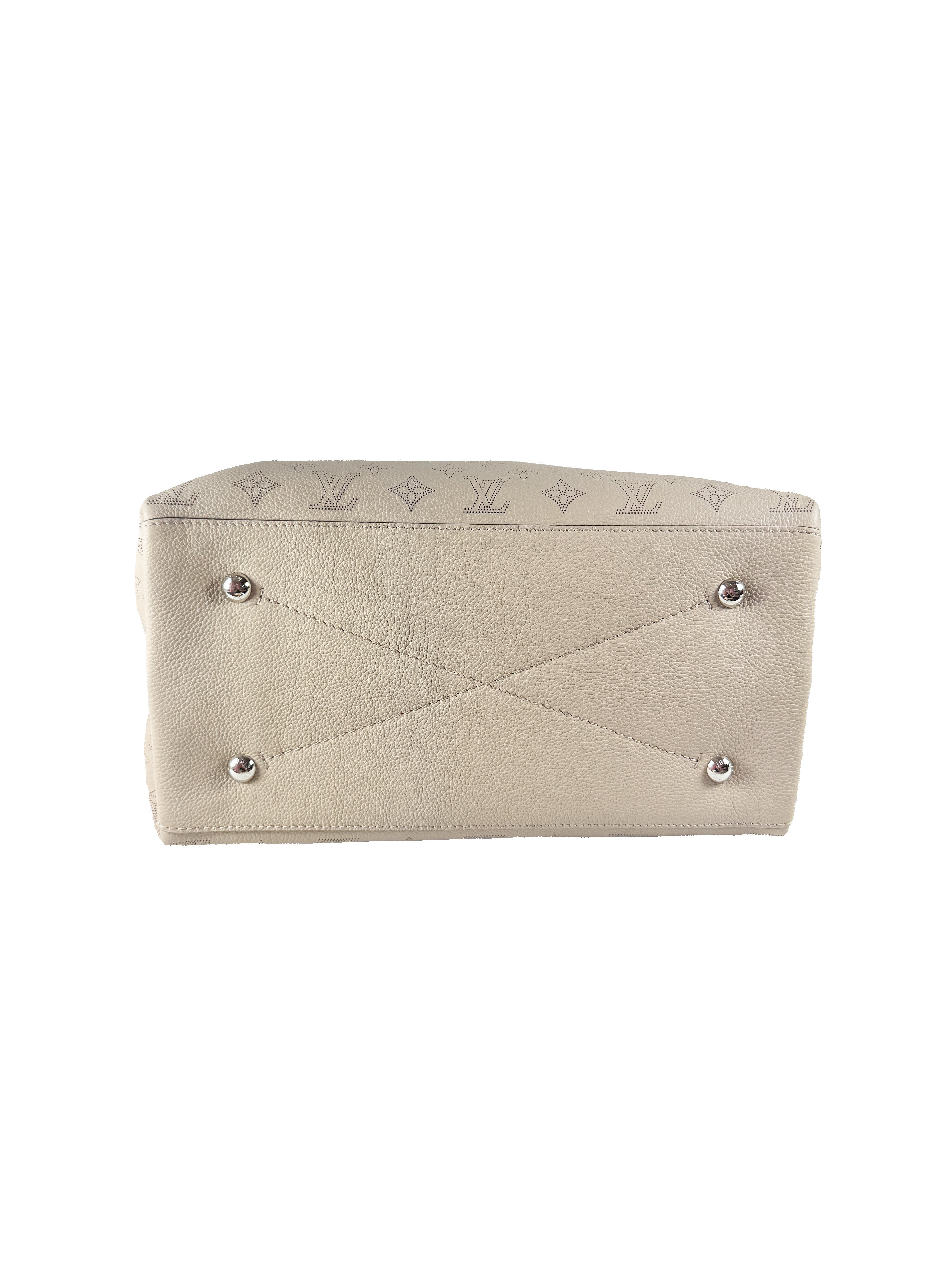 Louis Vuitton Carmel mahina leather shoulder bag NFC