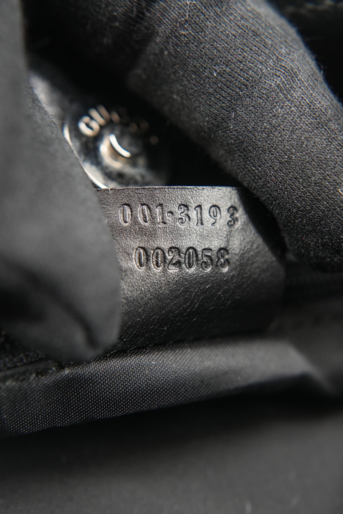 Gucci black nylon shoulder bag 002058