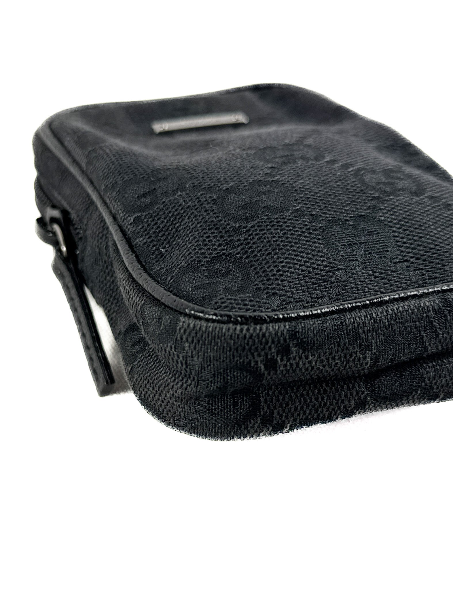 Gucci black signature small zip pouch 002404