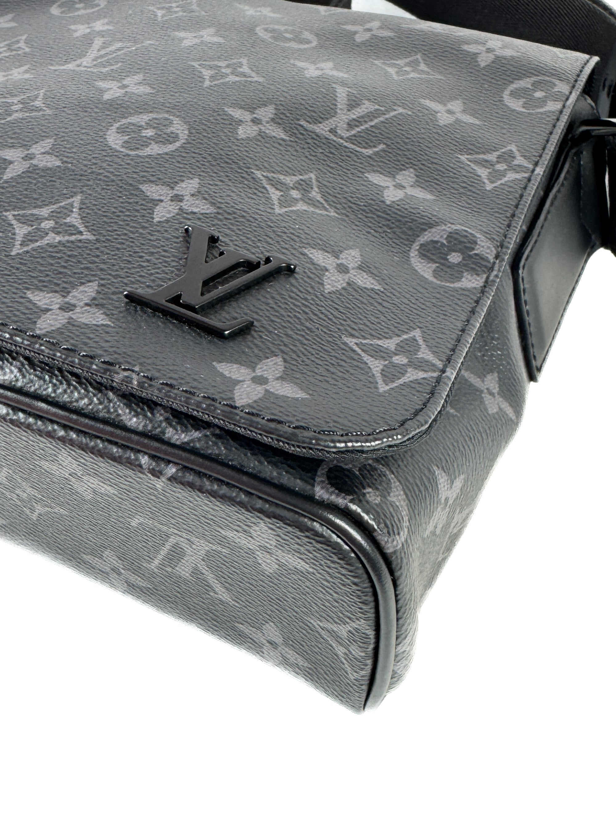Louis Vuitton monogram Eclipse District PM CA2179
