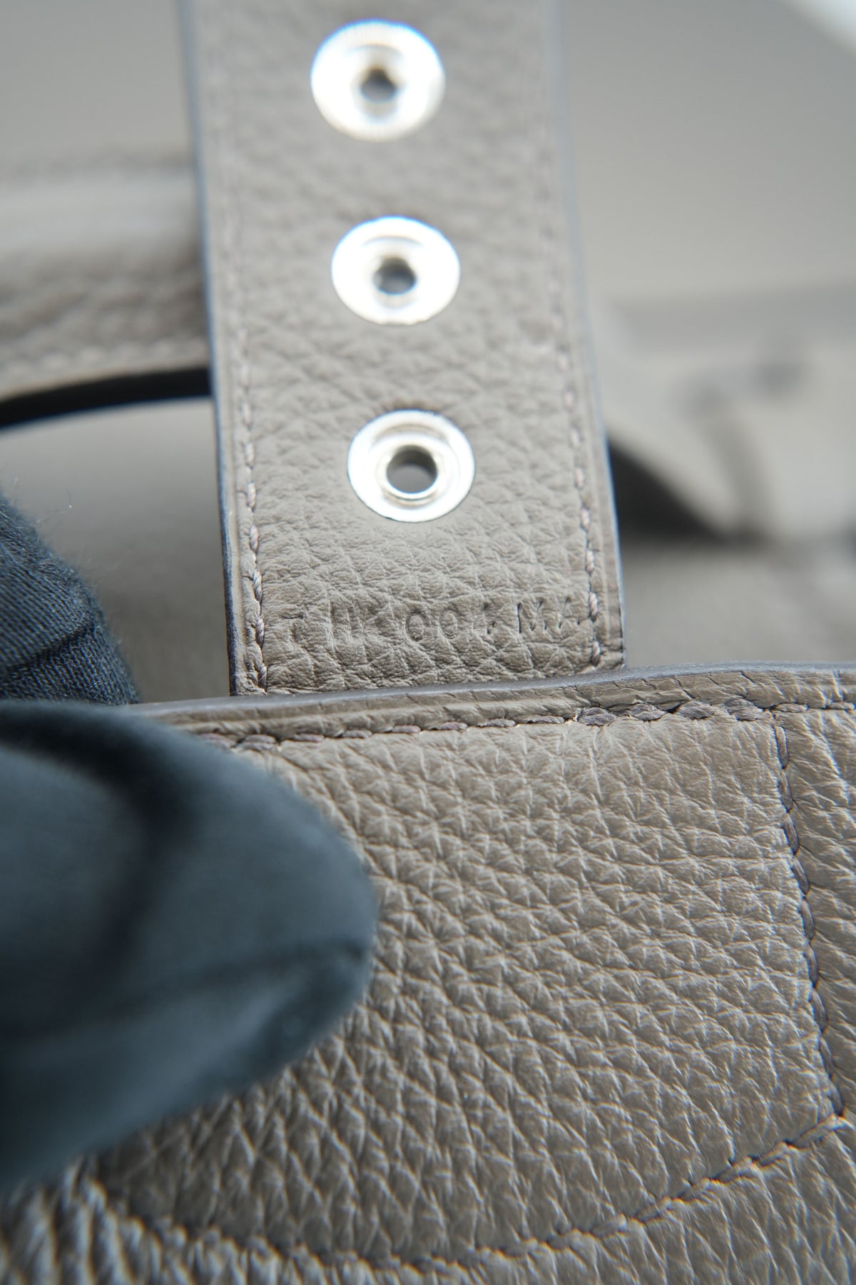 Hermes Sac a Depeches Light 41 T taupe togo