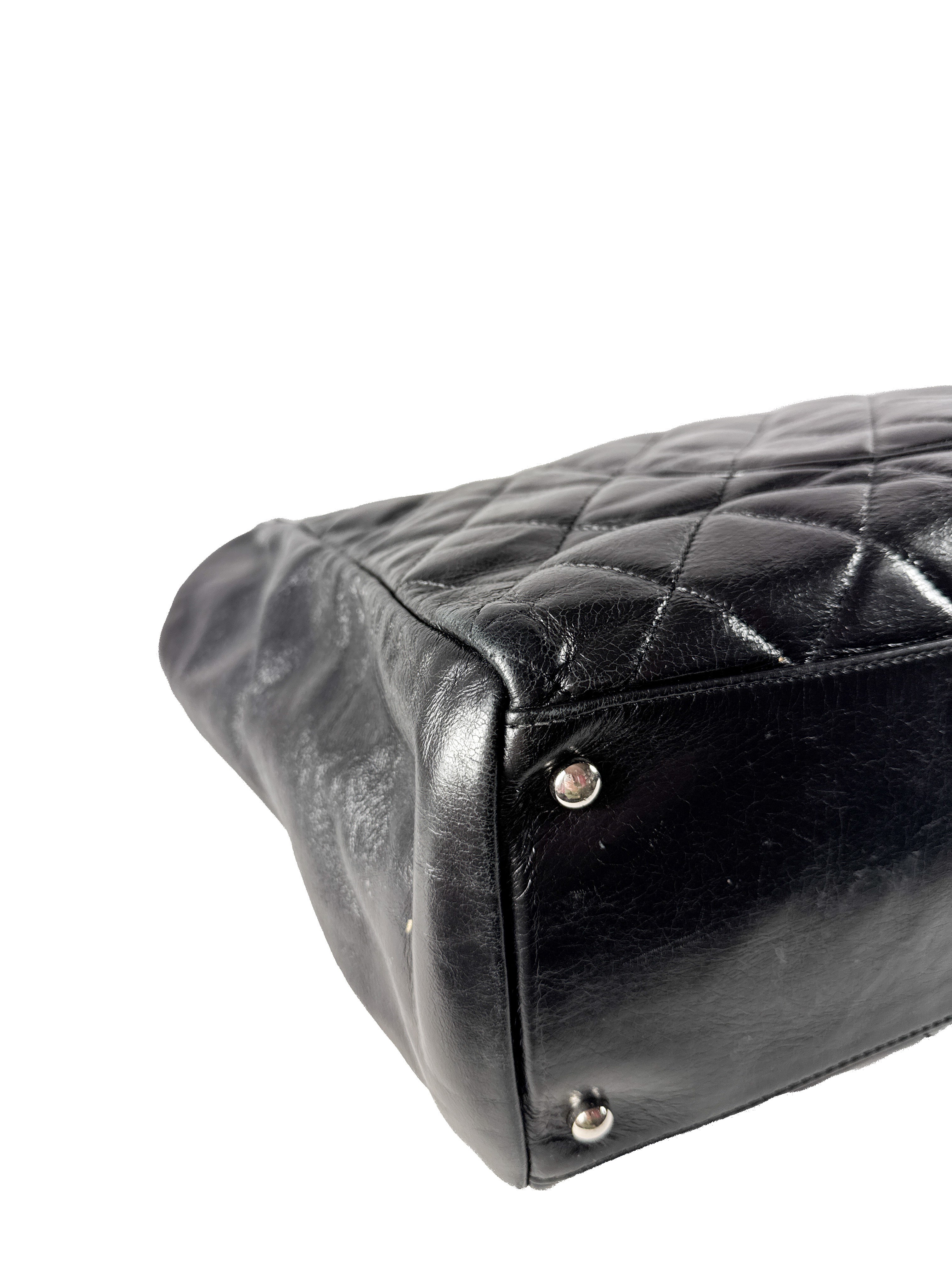 Chanel black CC delivery flap 20259700