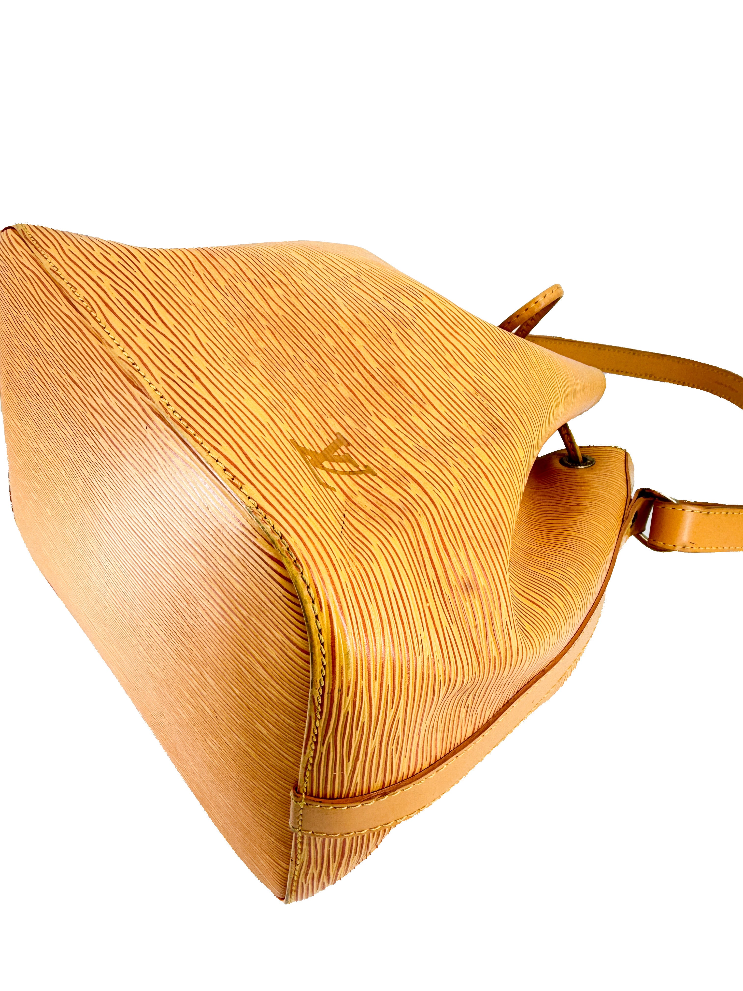 Louis Vuitton yellow epi leather Noe AR0965