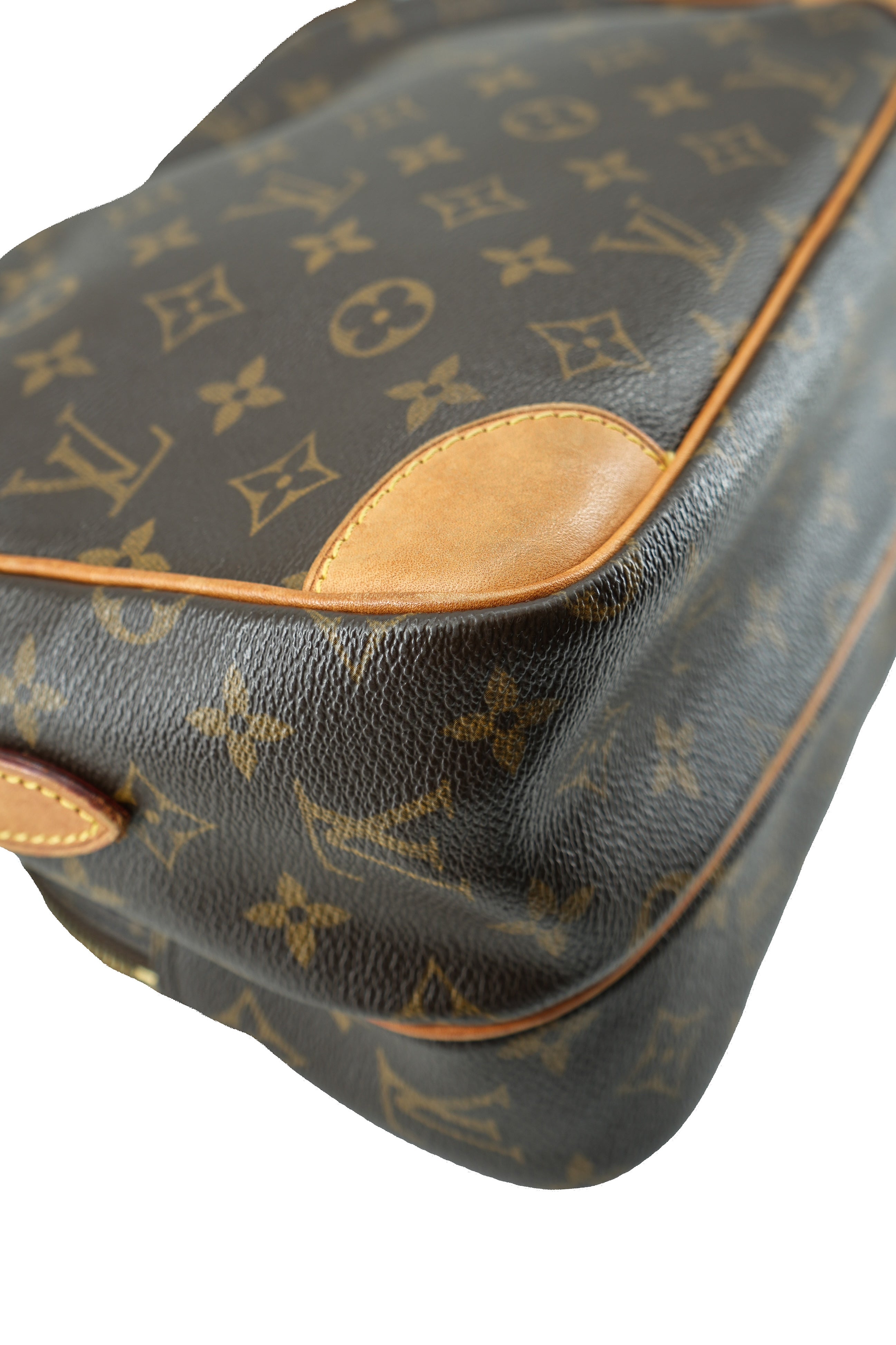 Louis Vuitton monogram Nil crossbody AR1029
