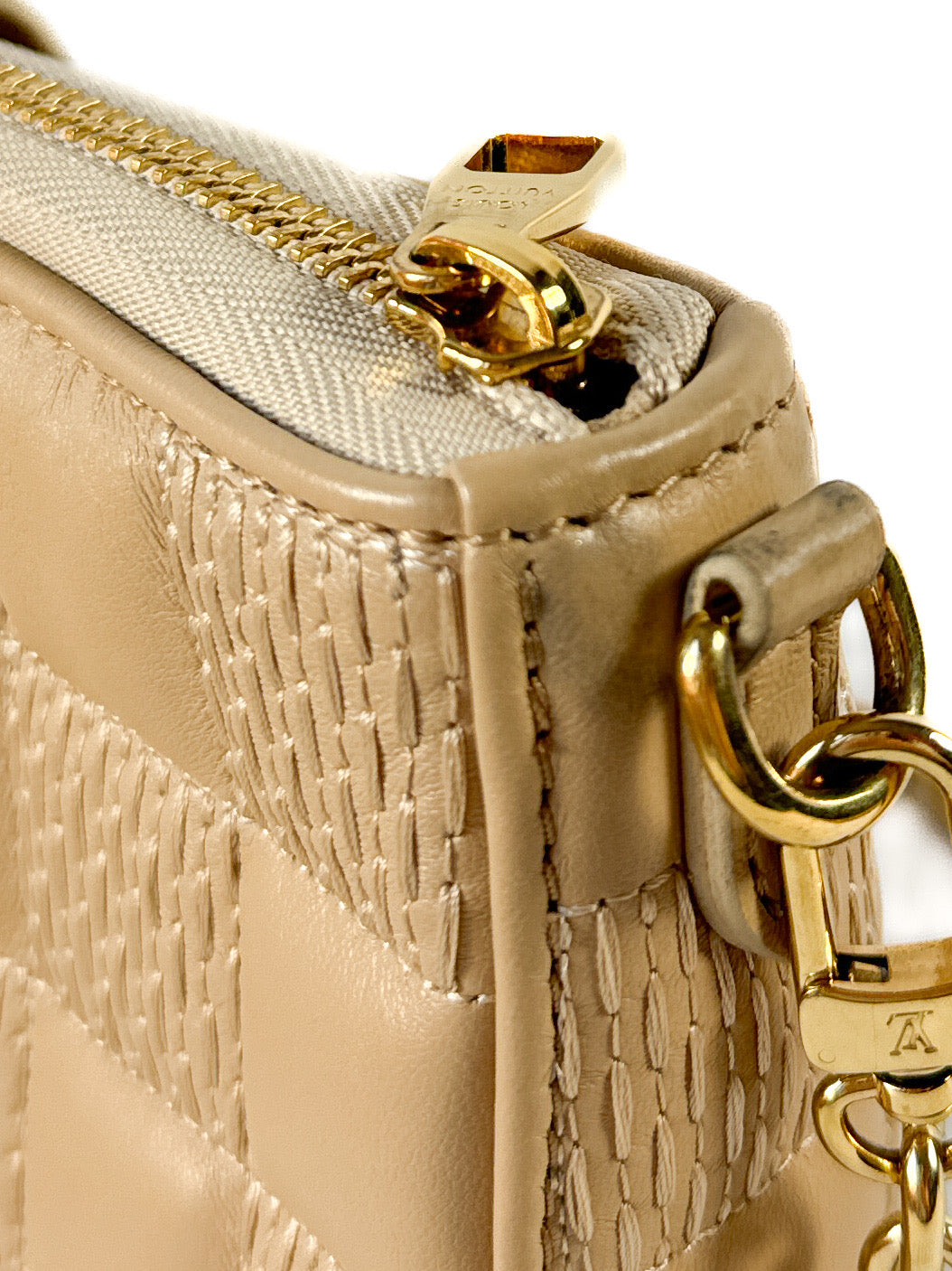 Louis Vuitton beige Troca Pochette (microchip, no date code)