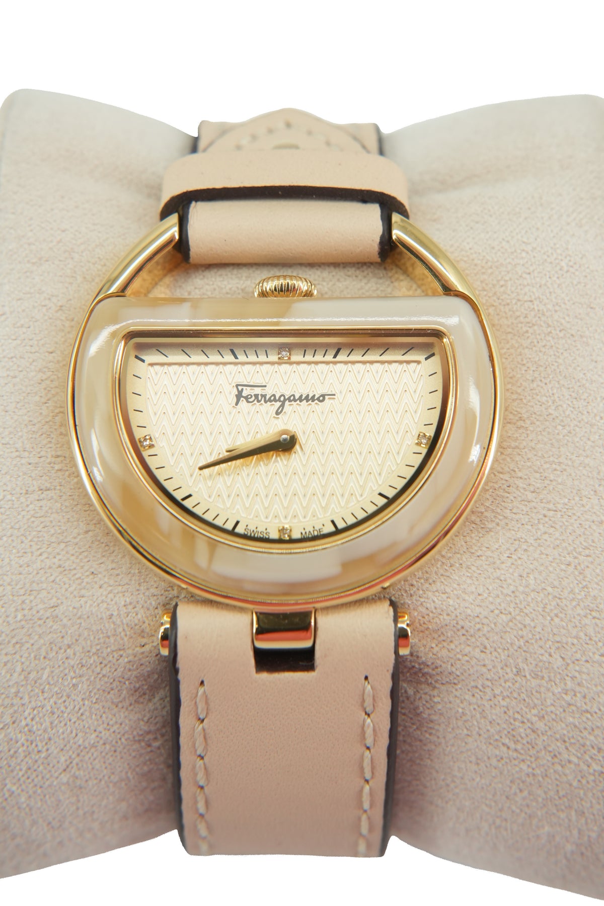 Salvatore Ferragamo beige Buckle watch FG5 BOX