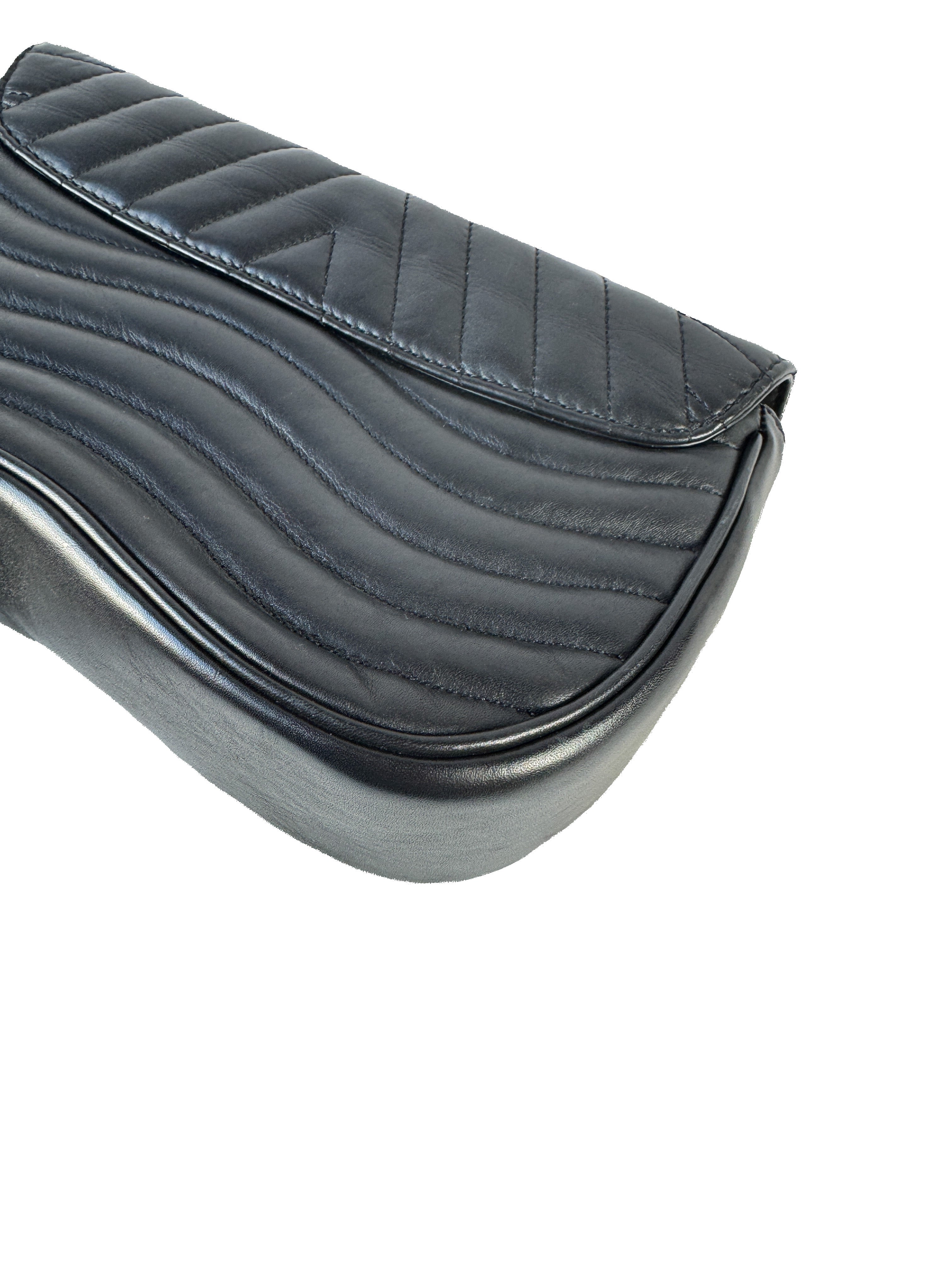 Louis Vuitton New wave Love Lock Chain MM NZ0129