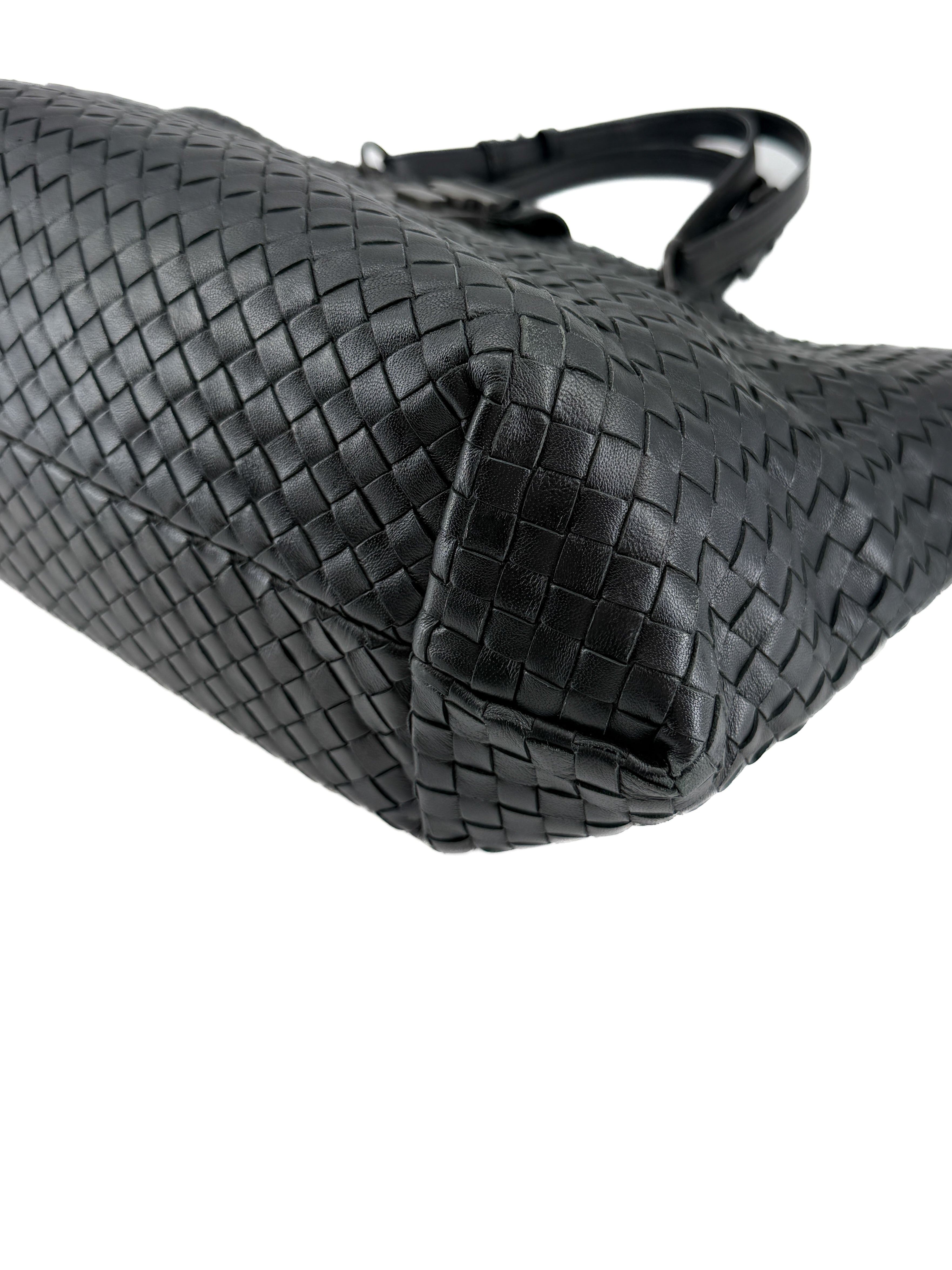 Bottega Veneta black Intrecciato Capri tote B04570259K