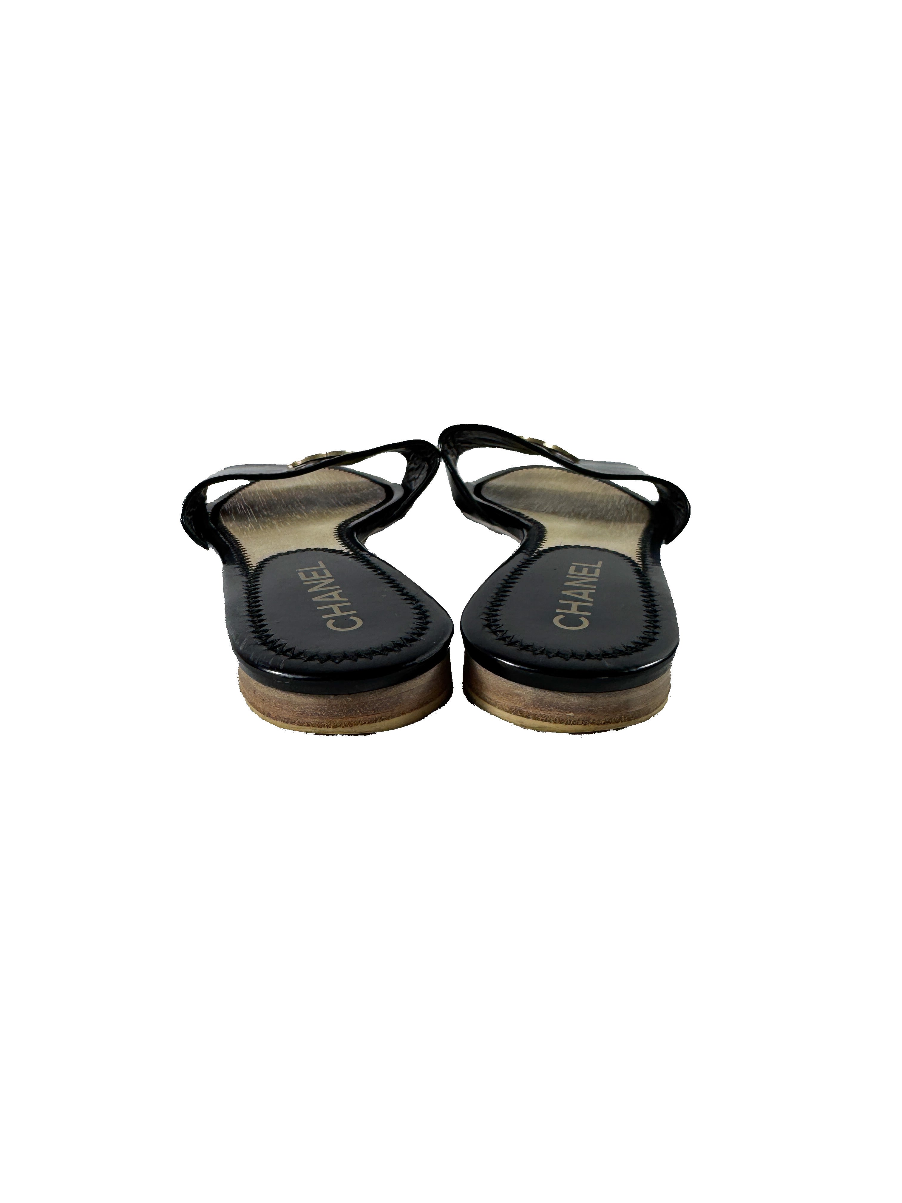 Chanel black patent leather CC slides size 38.5