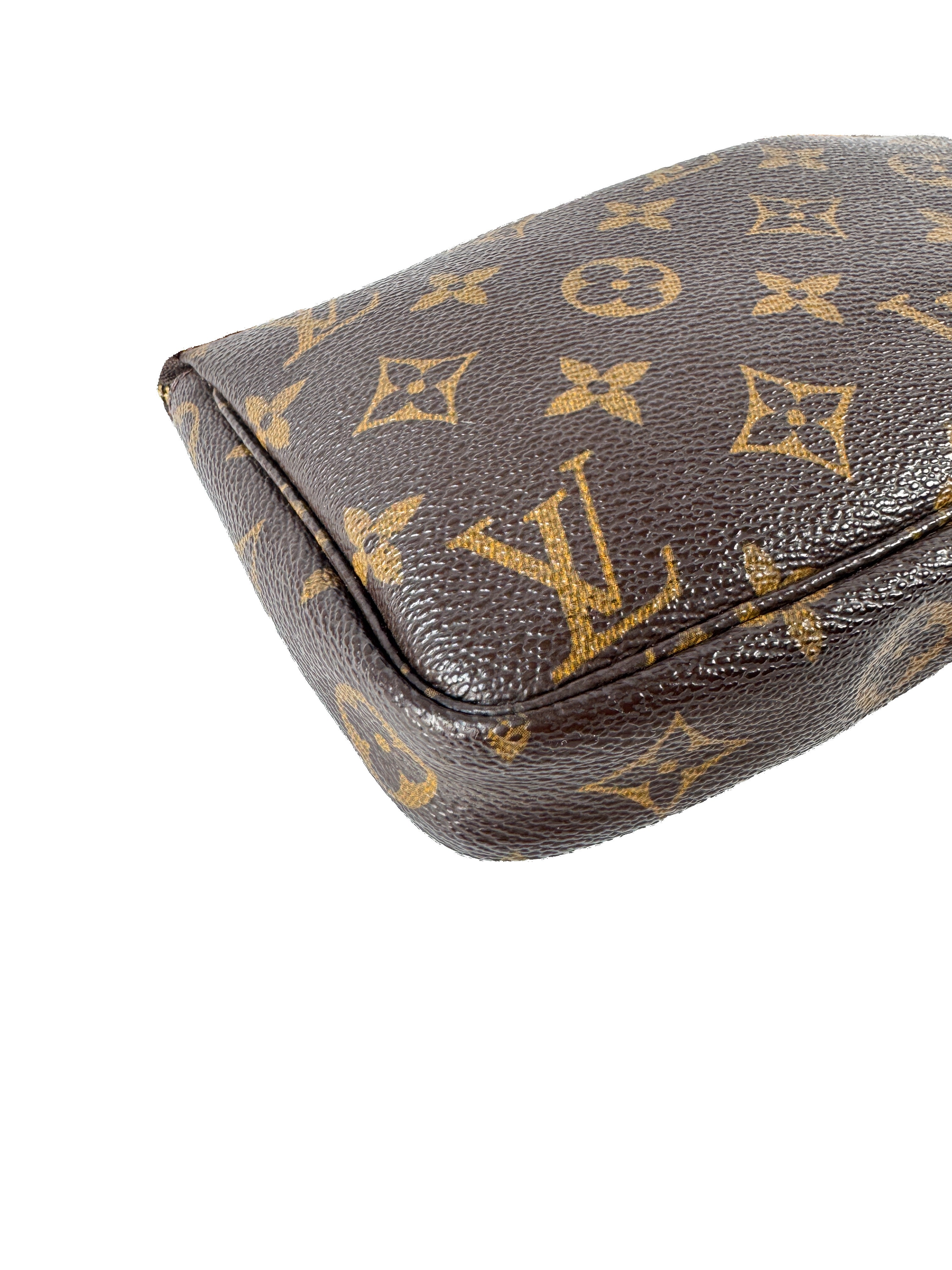 Louis Vuitton monogram pochette w/studded strap AR0969 *as is*