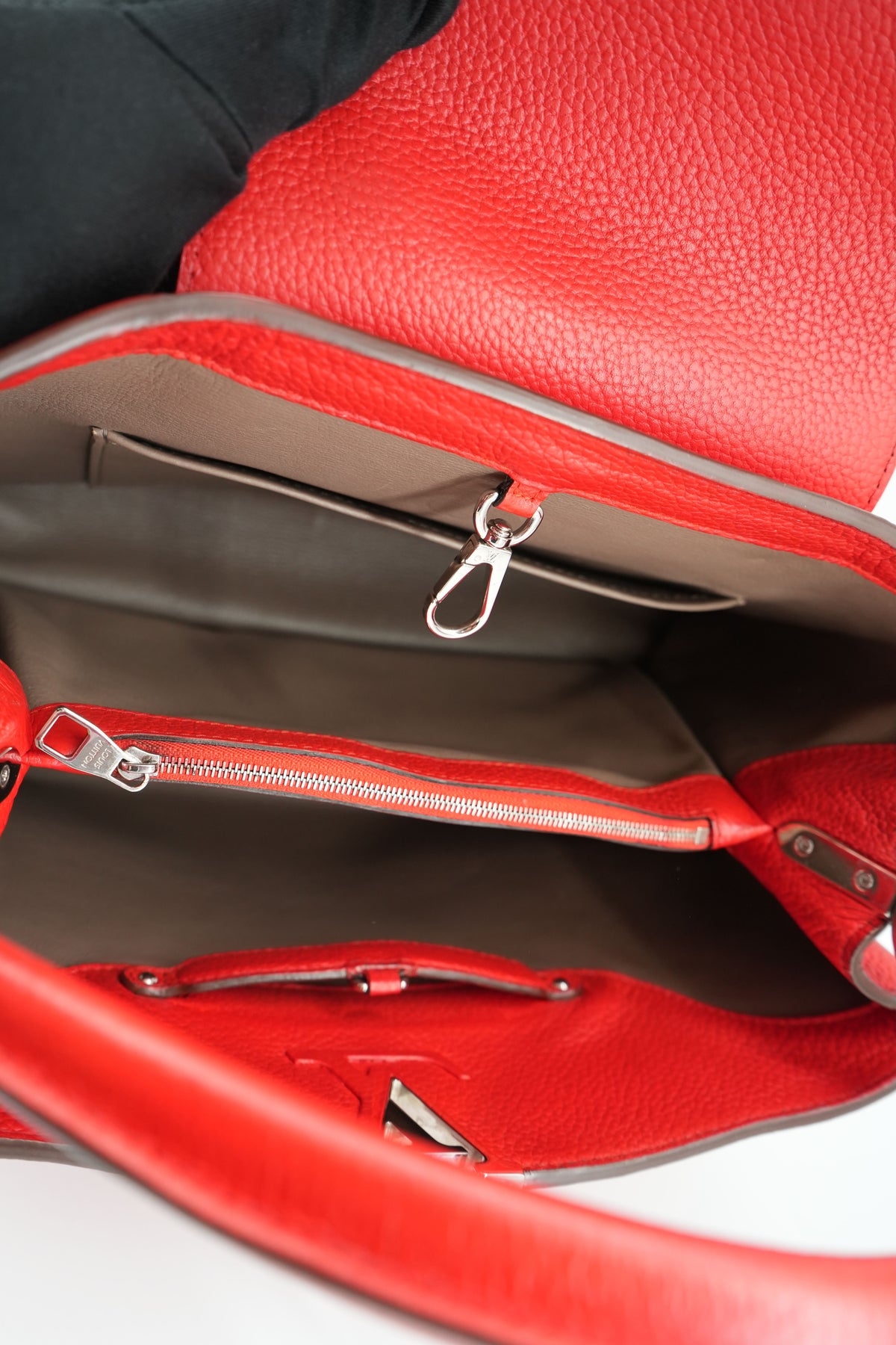 Louis Vuitton red Capucines MM AR2124