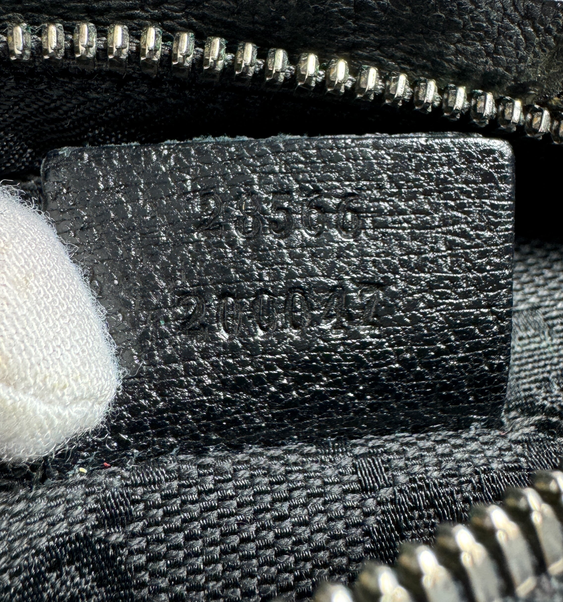 Gucci black signature vintage belt bag