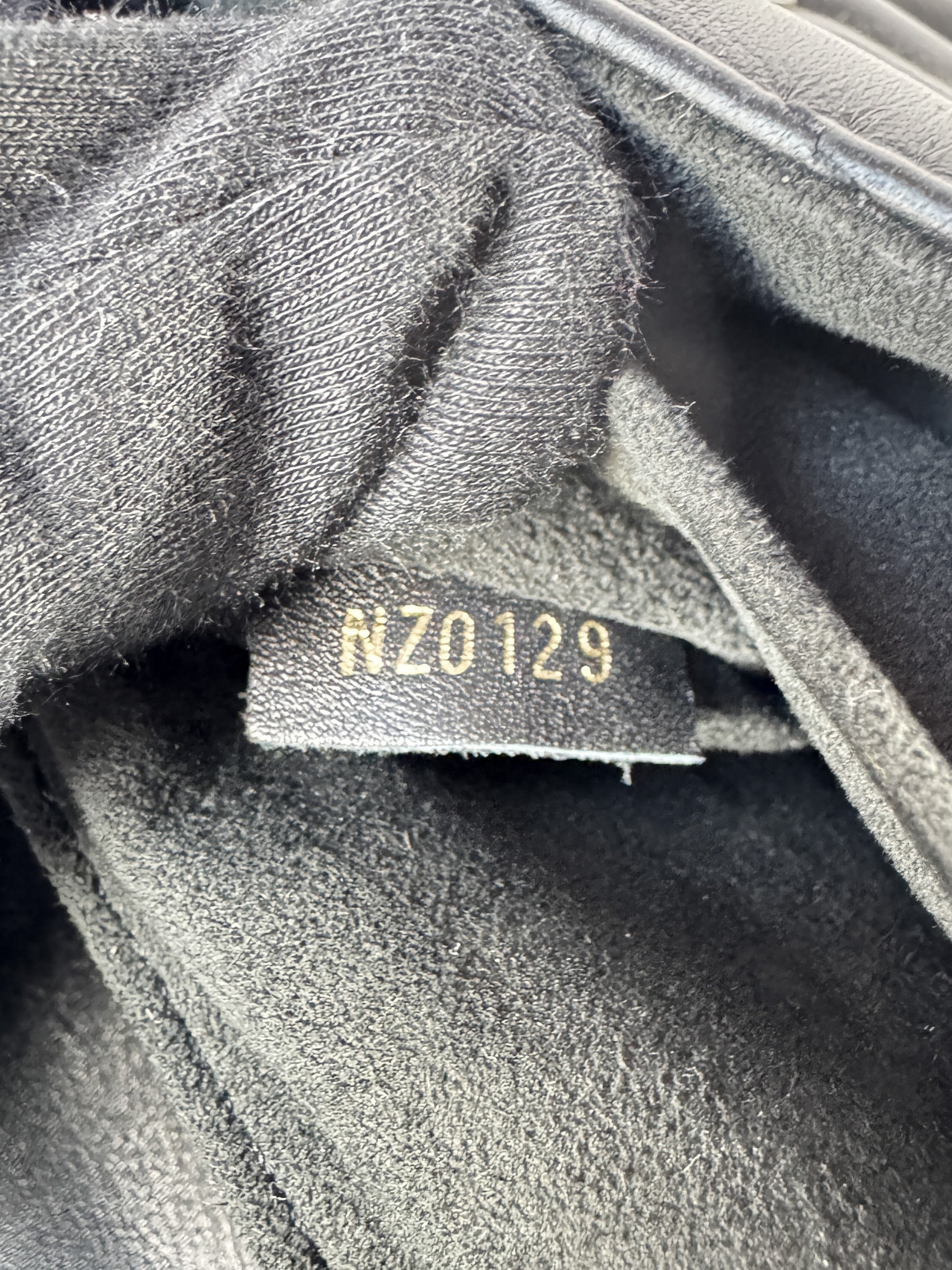 Louis Vuitton New wave Love Lock Chain MM NZ0129