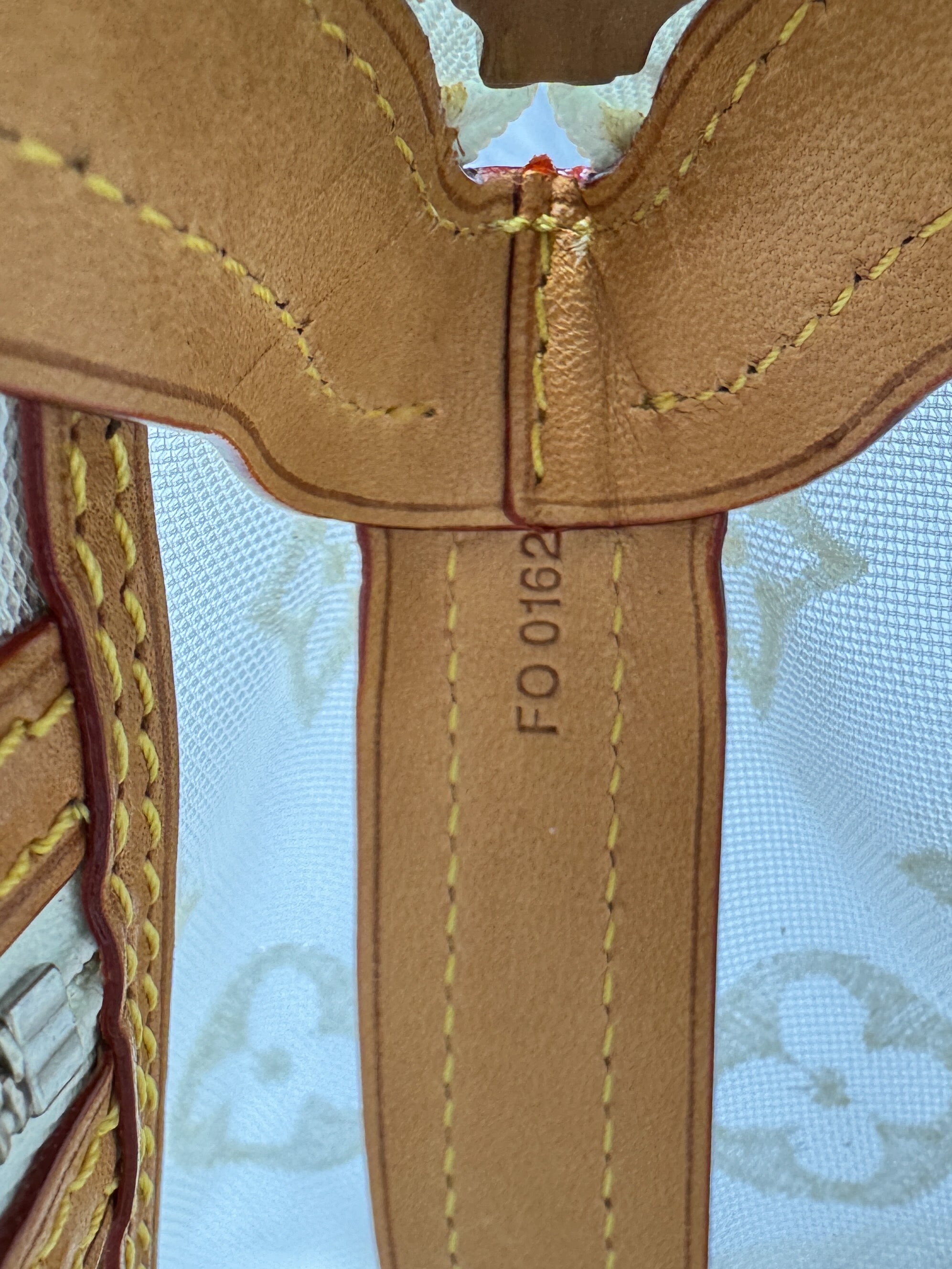 Louis Vuitton white leather mesh Lockit FO0162