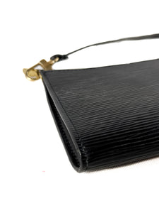 Louis Vuitton black epi vintage pochette AR0916