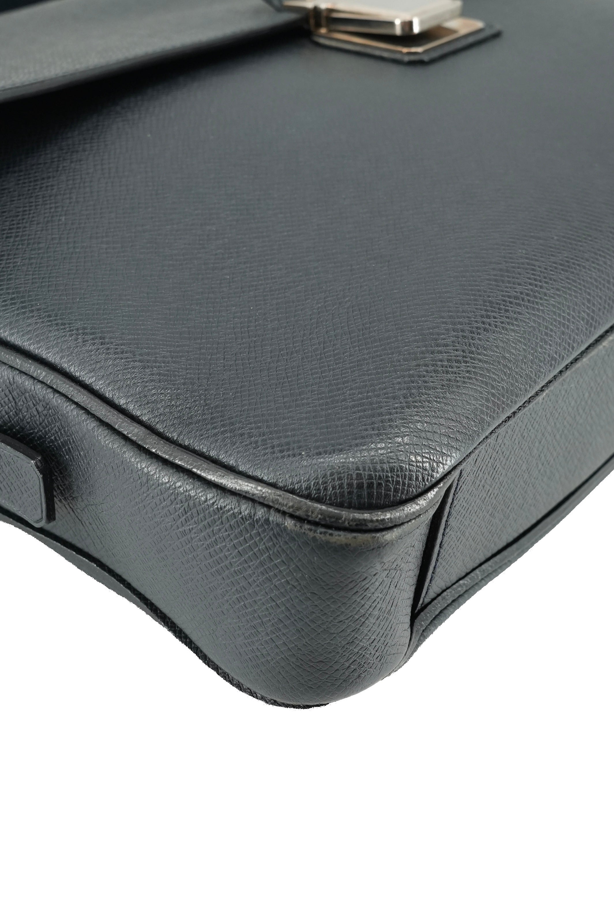 Louis Vuitton navy taiga leather briefcase RI1112