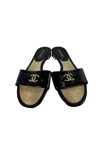 Chanel black patent leather CC slides size 38.5