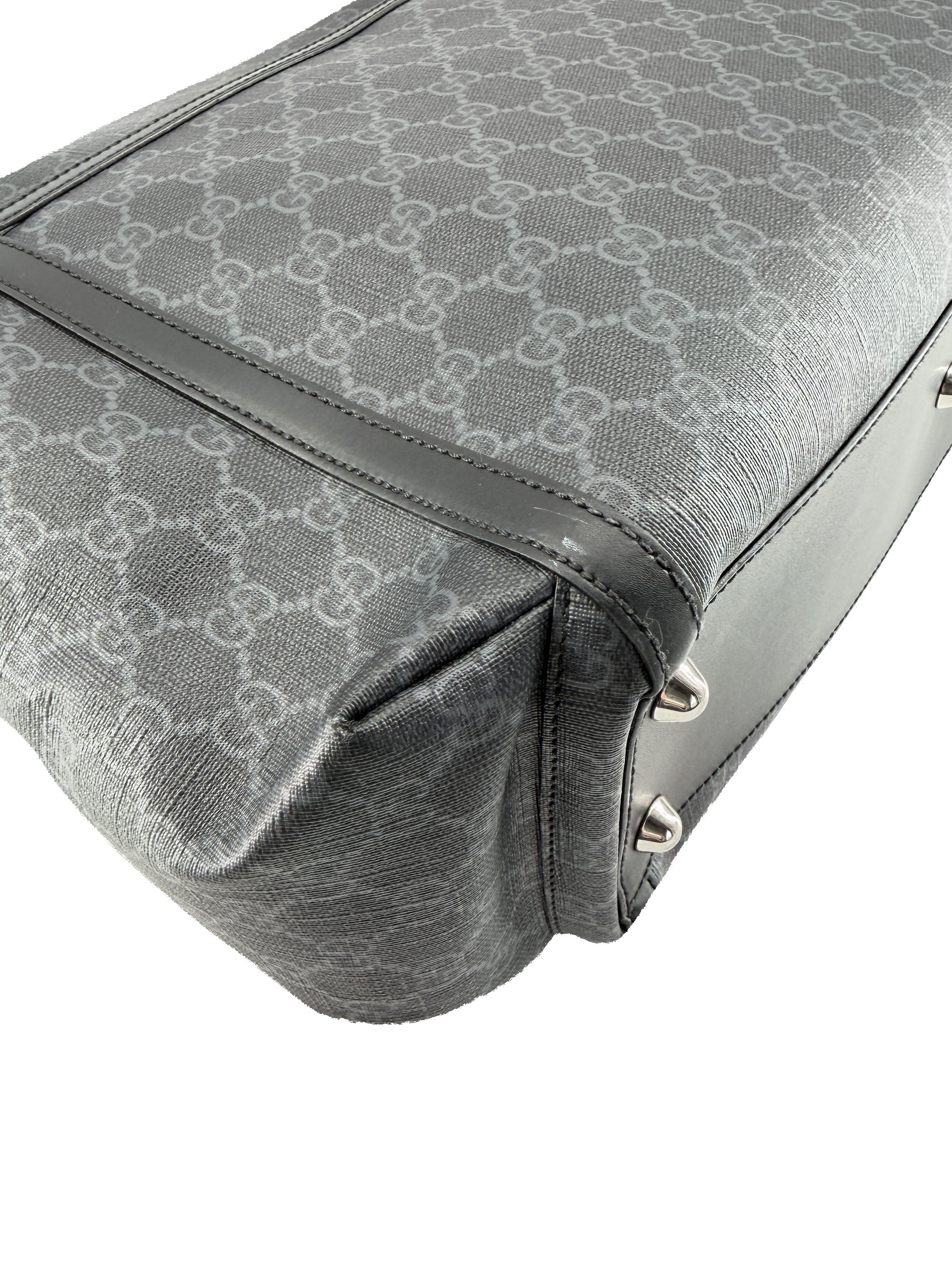 Gucci black GG Supreme messenger diaper bag 495909 525040