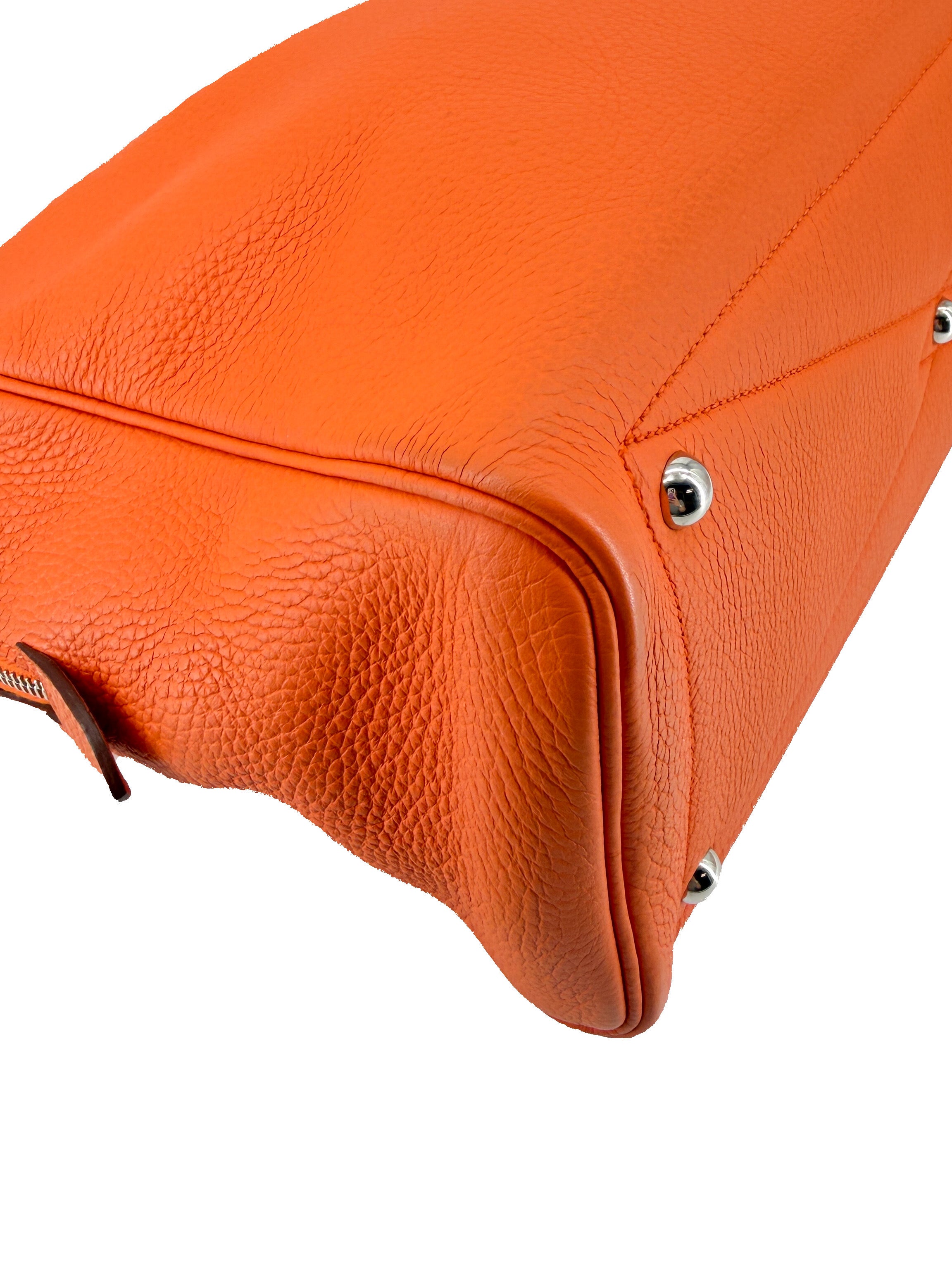 Hermès orange Clemence leather Victoria 35 square N