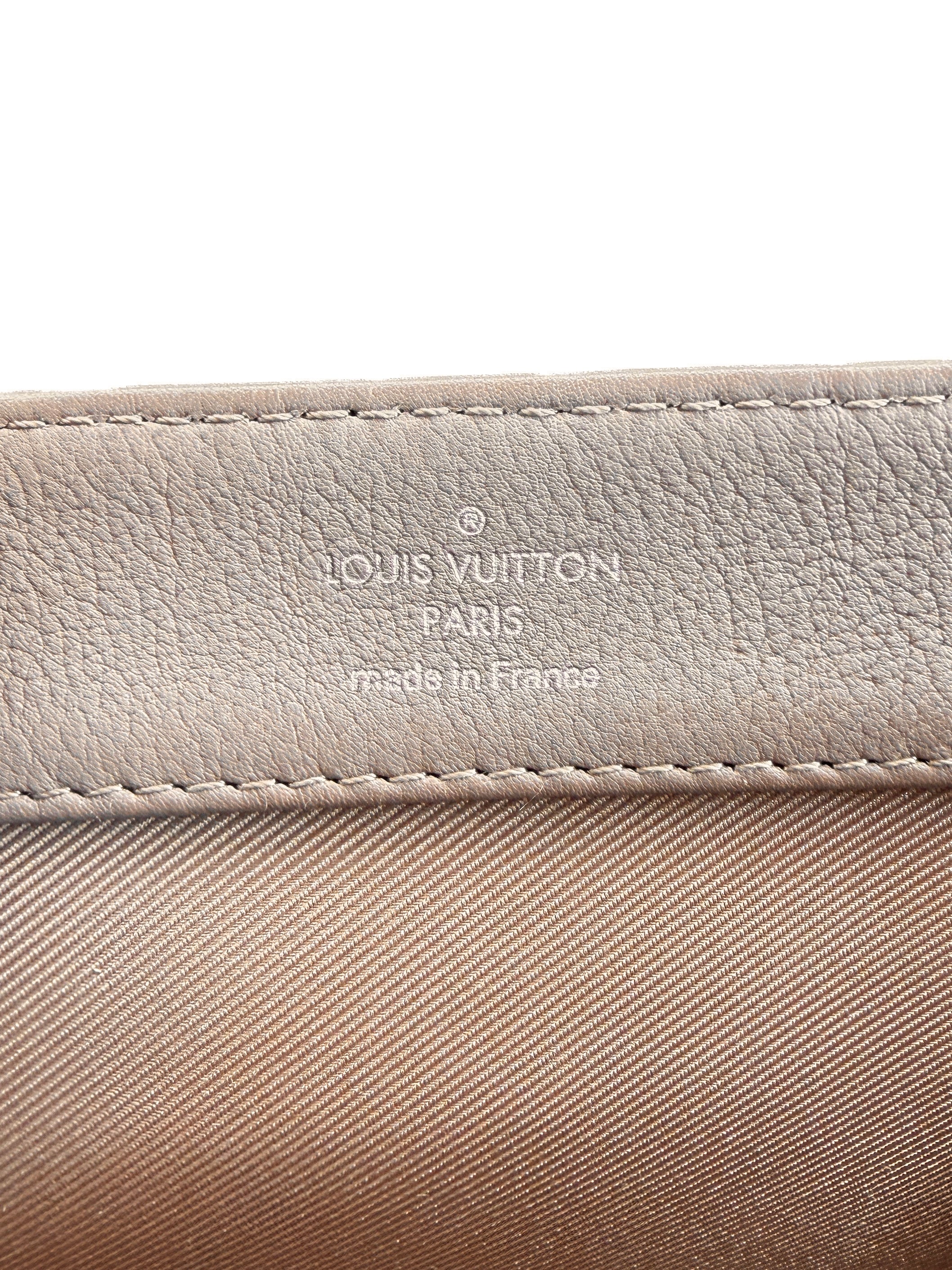 Louis Vuitton taupe Lockme II MM FL4140