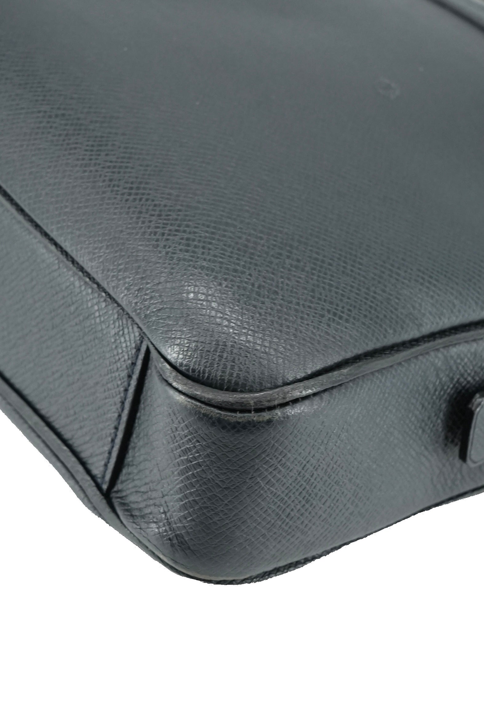 Louis Vuitton navy taiga leather briefcase RI1112