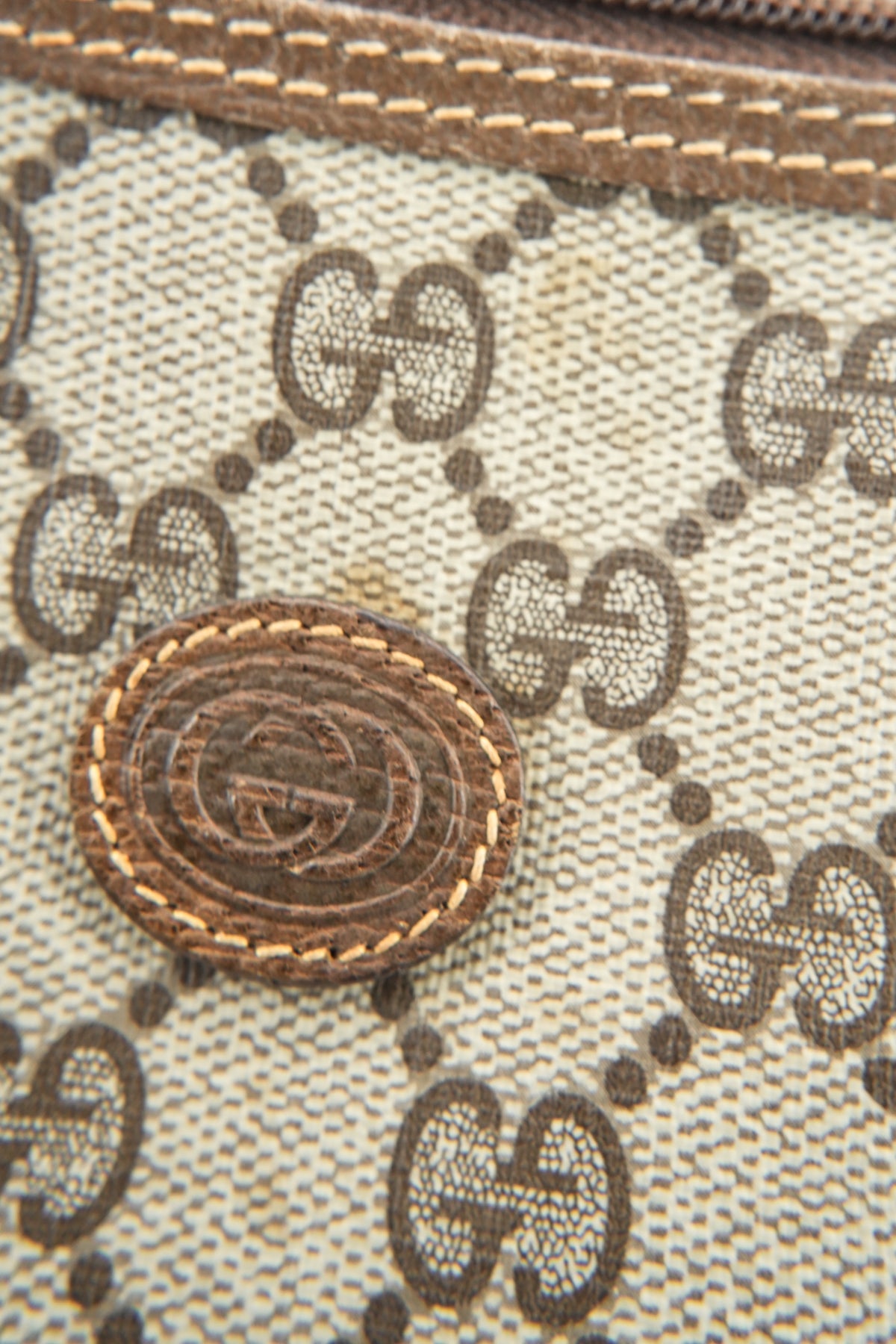 Gucci brown vintage zip pouch 014-115-6088