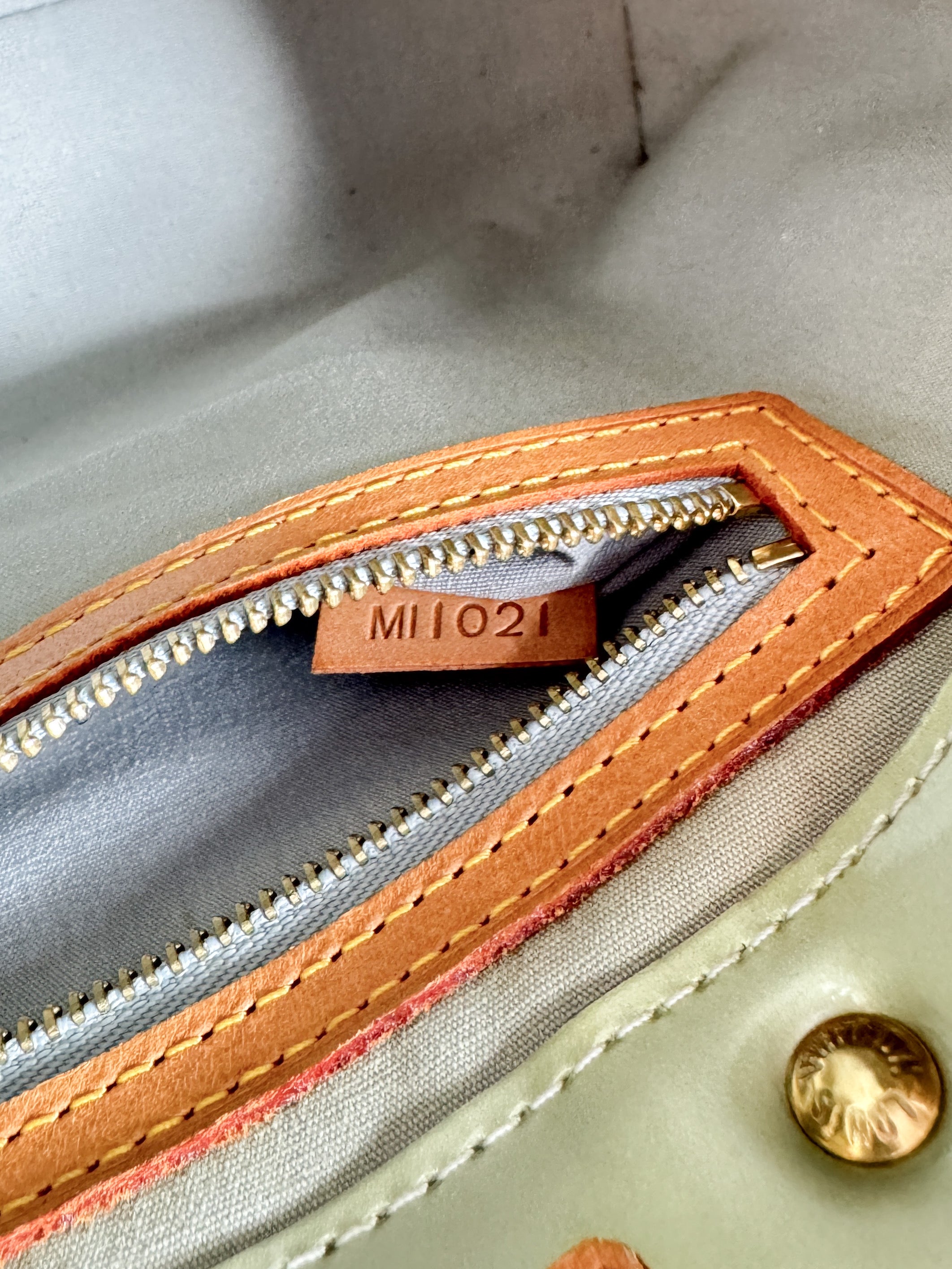 Louis Vuitton green vernis Reade PM MI1021