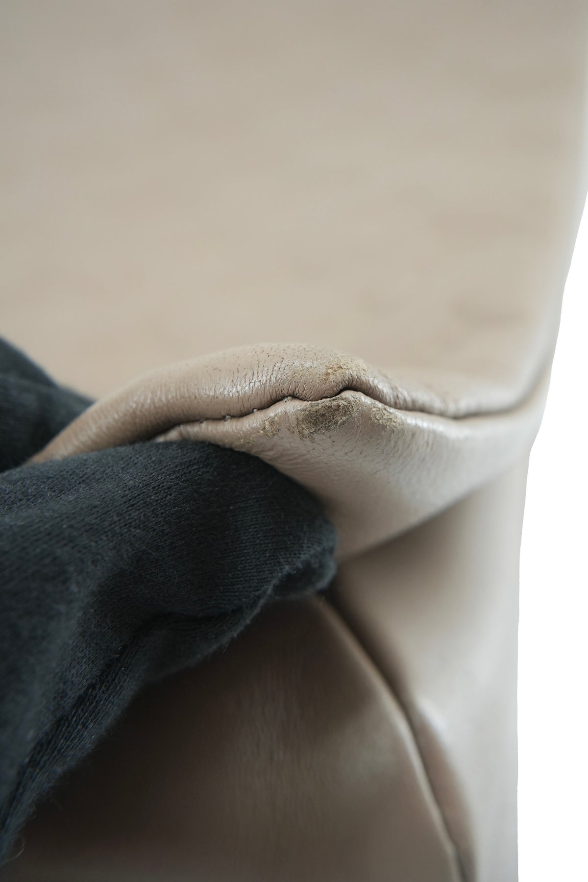 Louis Vuitton monogram taupe Coussin MM NFC