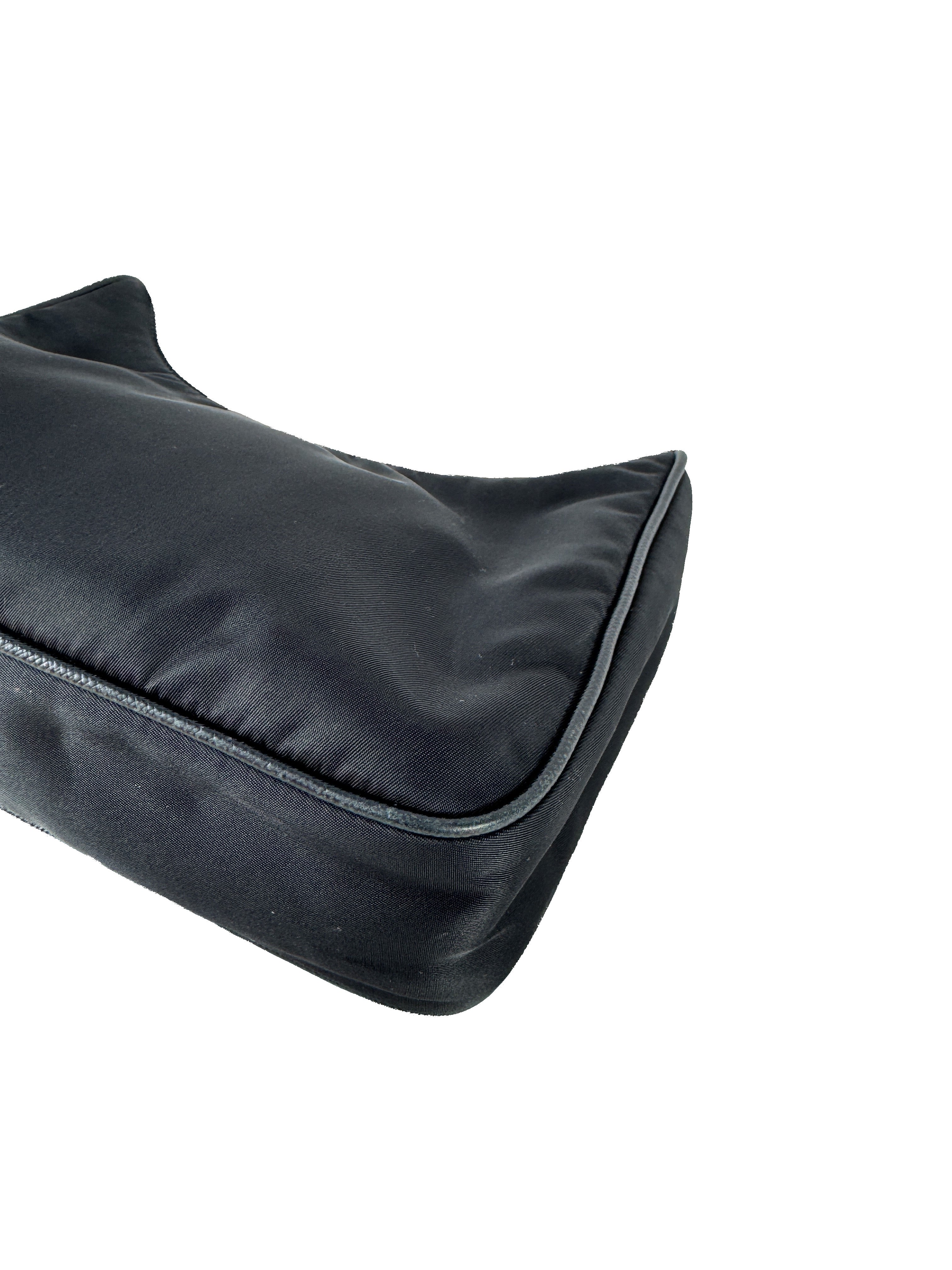 Prada black Re-Edition 2005 small Tessuto shoulder bag 31