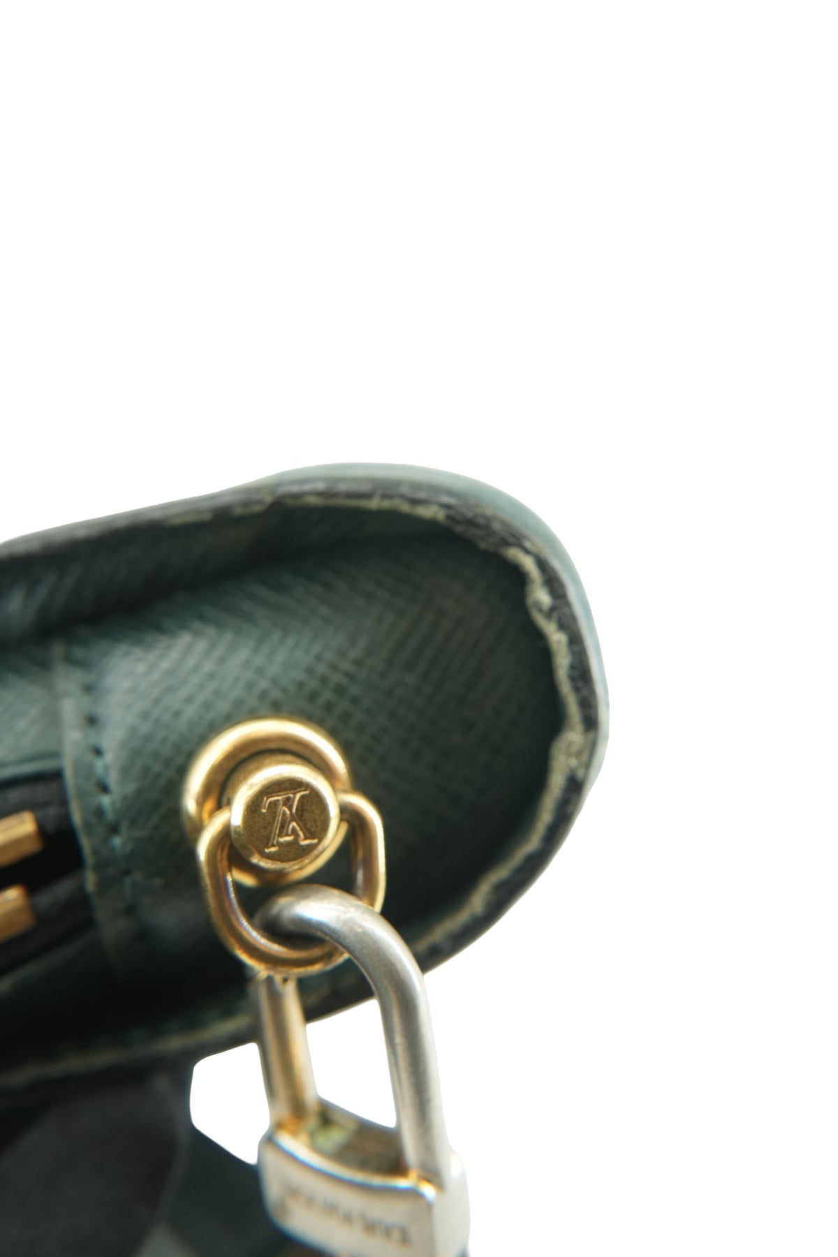 Louis Vuitton green Baikal Taiga leather wristlet/clutch VI0957