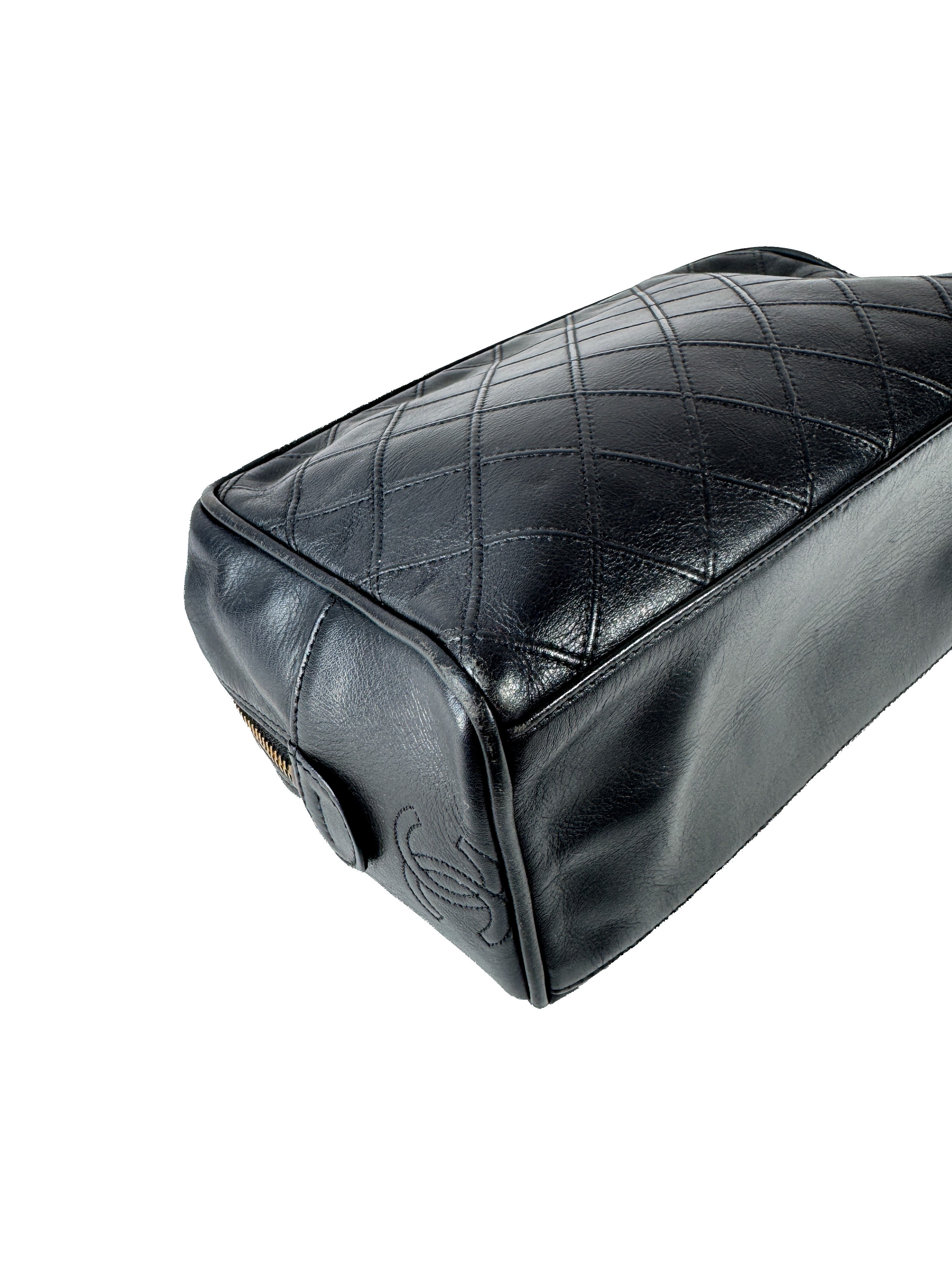 Chanel CC black diamond stitch leather zip case 1077012