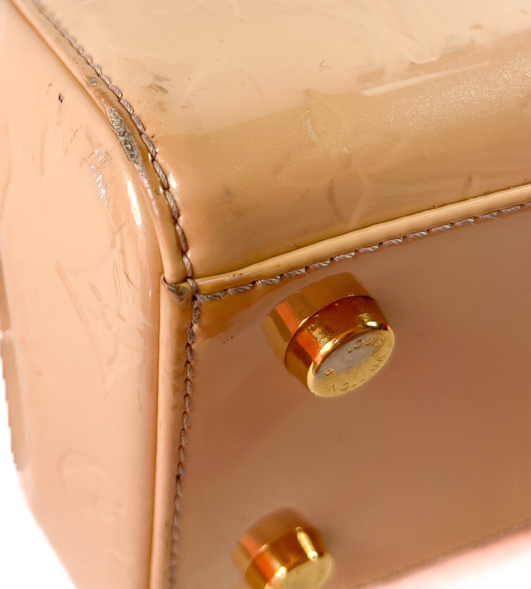 Louis Vuitton Cream Epi Brea MM Bag — BLOGGER ARMOIRE