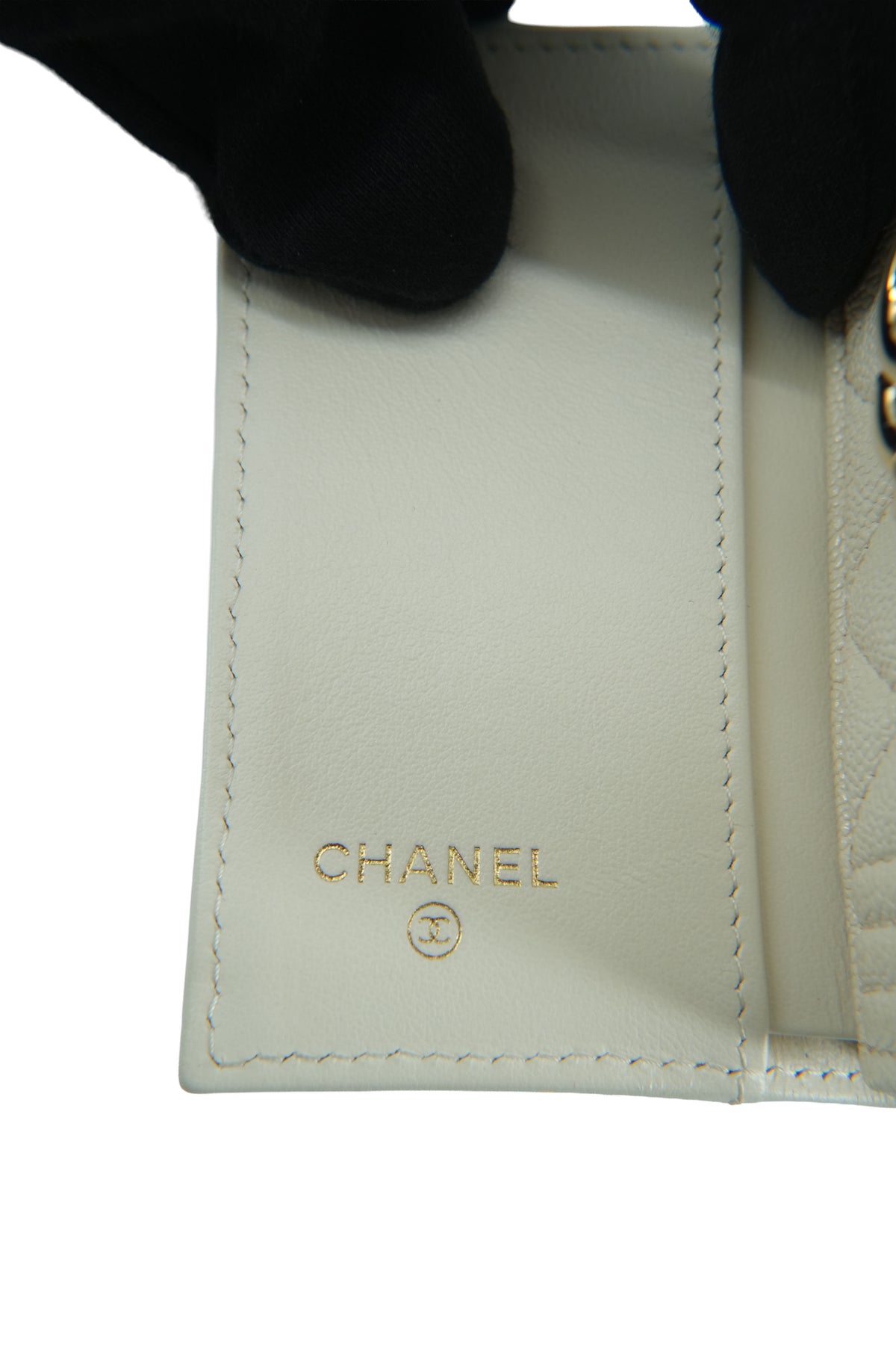 Chanel off white leather Boy compact wallet 28705204