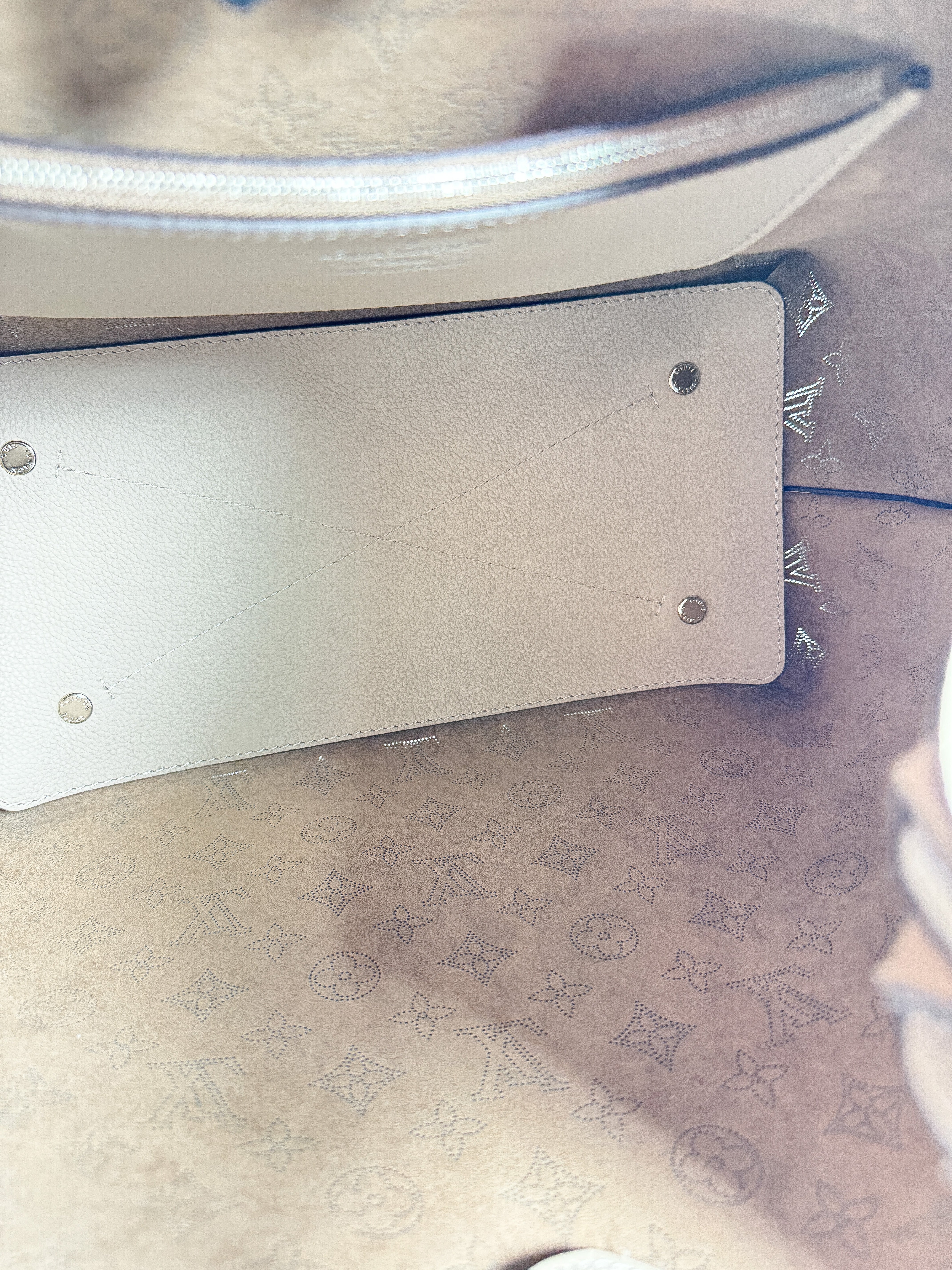 Louis Vuitton Carmel mahina leather shoulder bag NFC