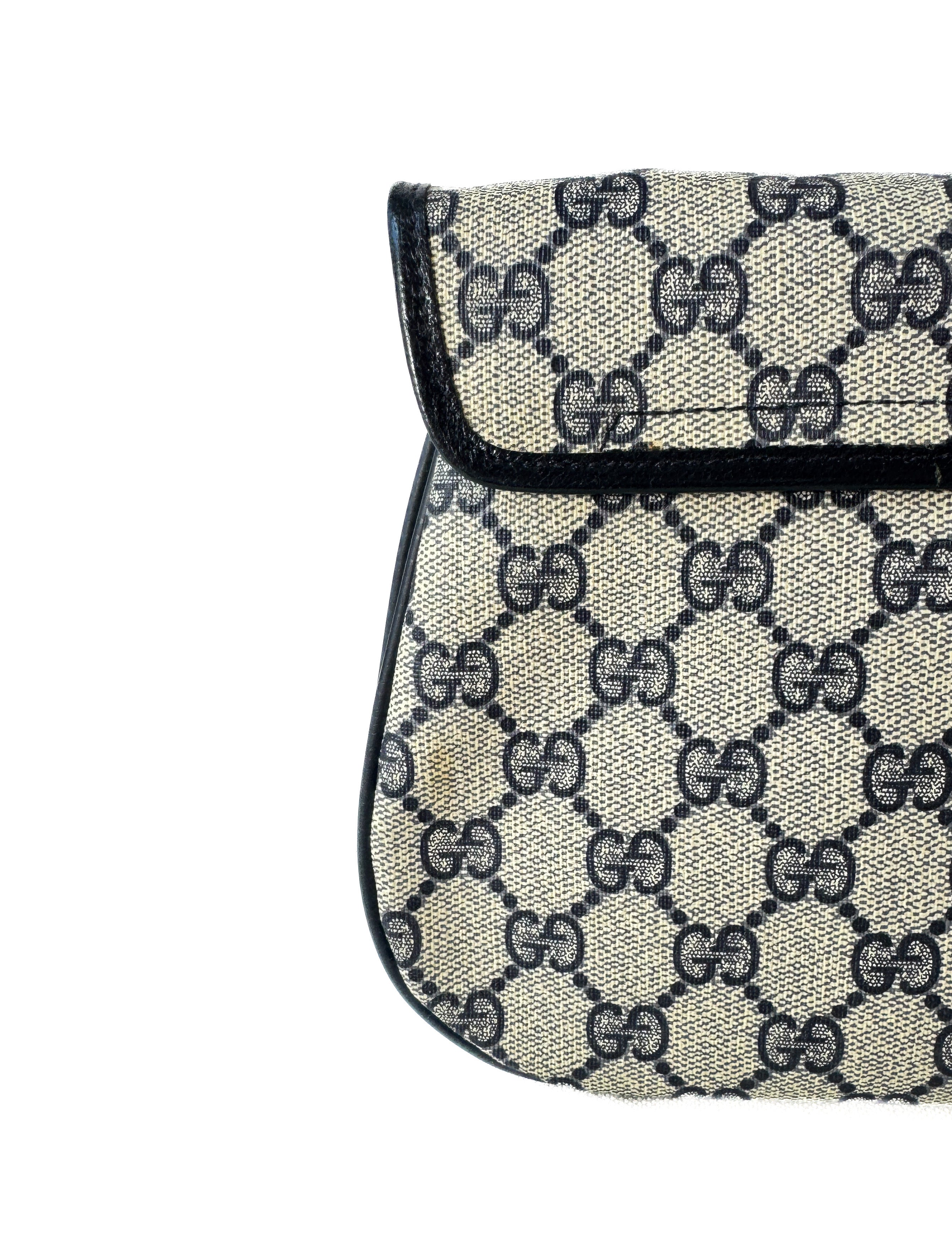 Gucci navy vintage GG shoulder bag 10-02-051