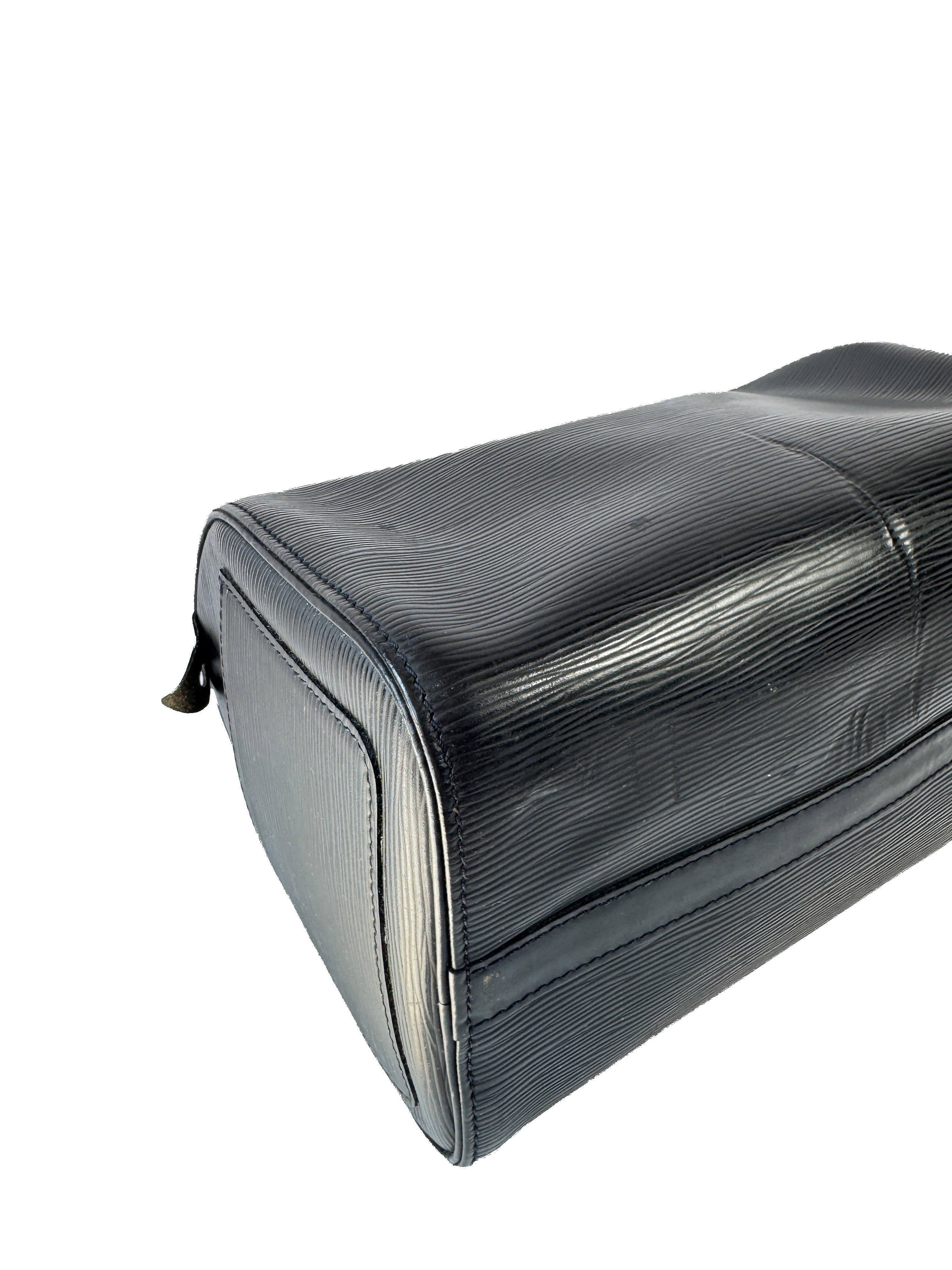 Louis Vuitton black epi speedy 25 SP0035