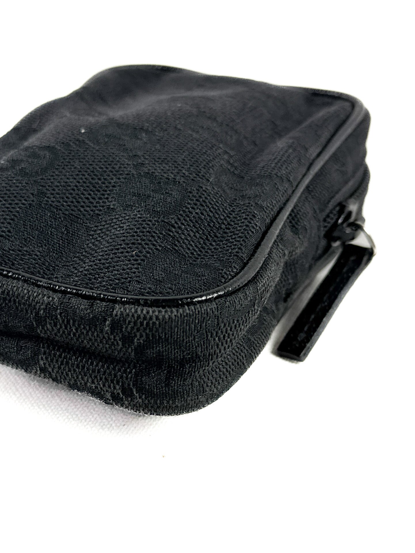 Gucci black signature small zip pouch 002404
