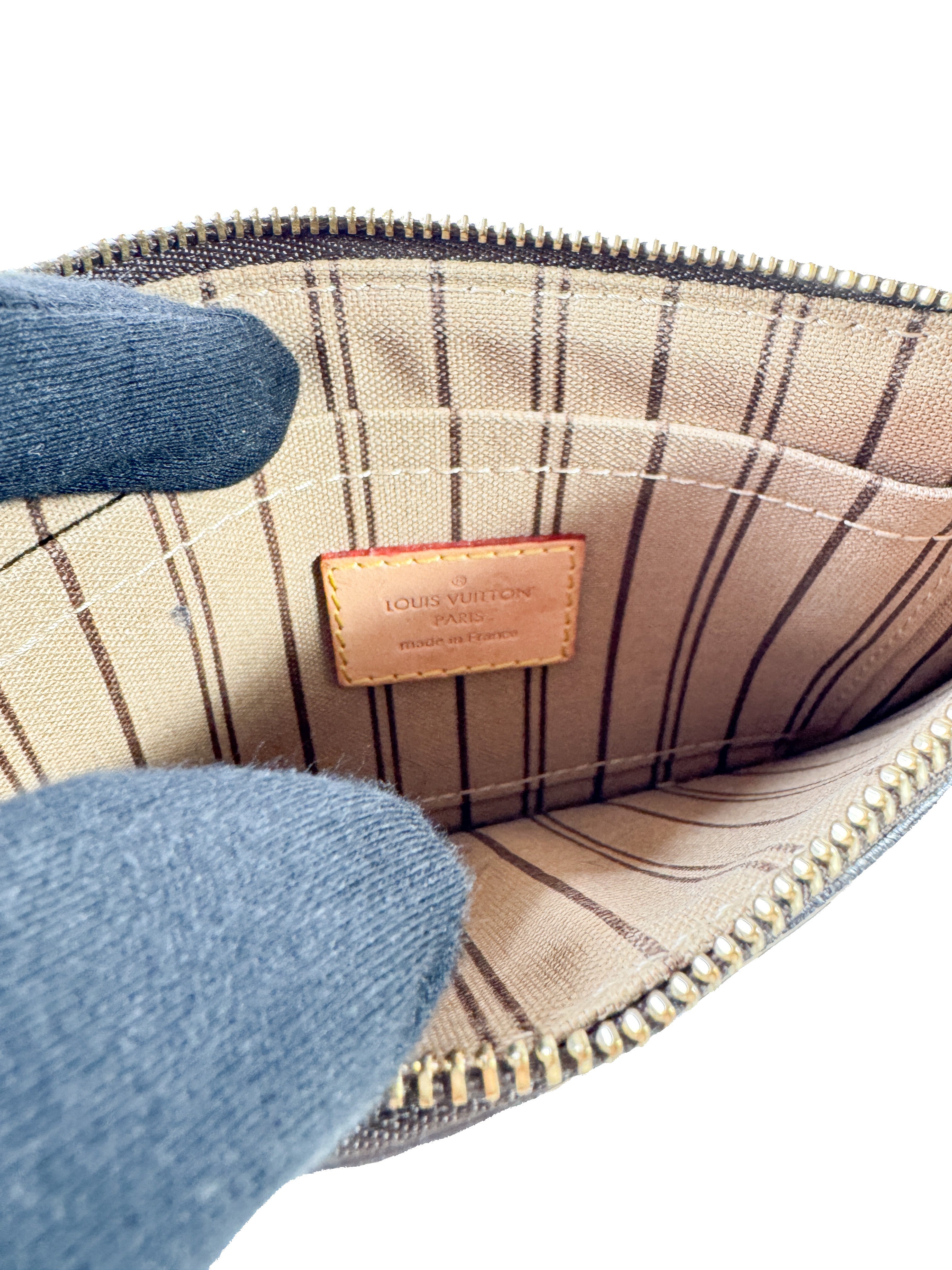 Louis Vuitton monogram neverfull pouch  AR4173