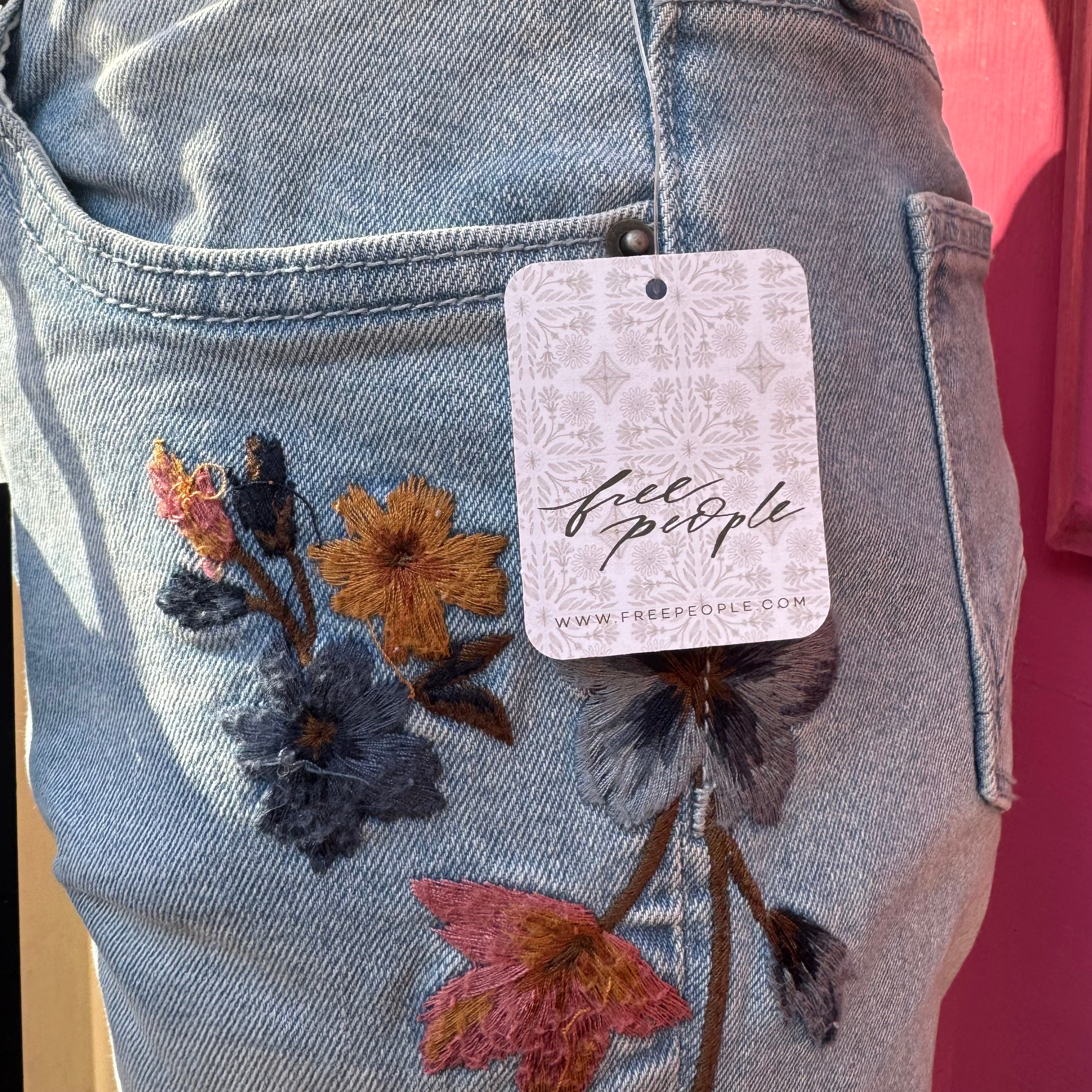 Driftwood embroidered jeans size 6 NWT