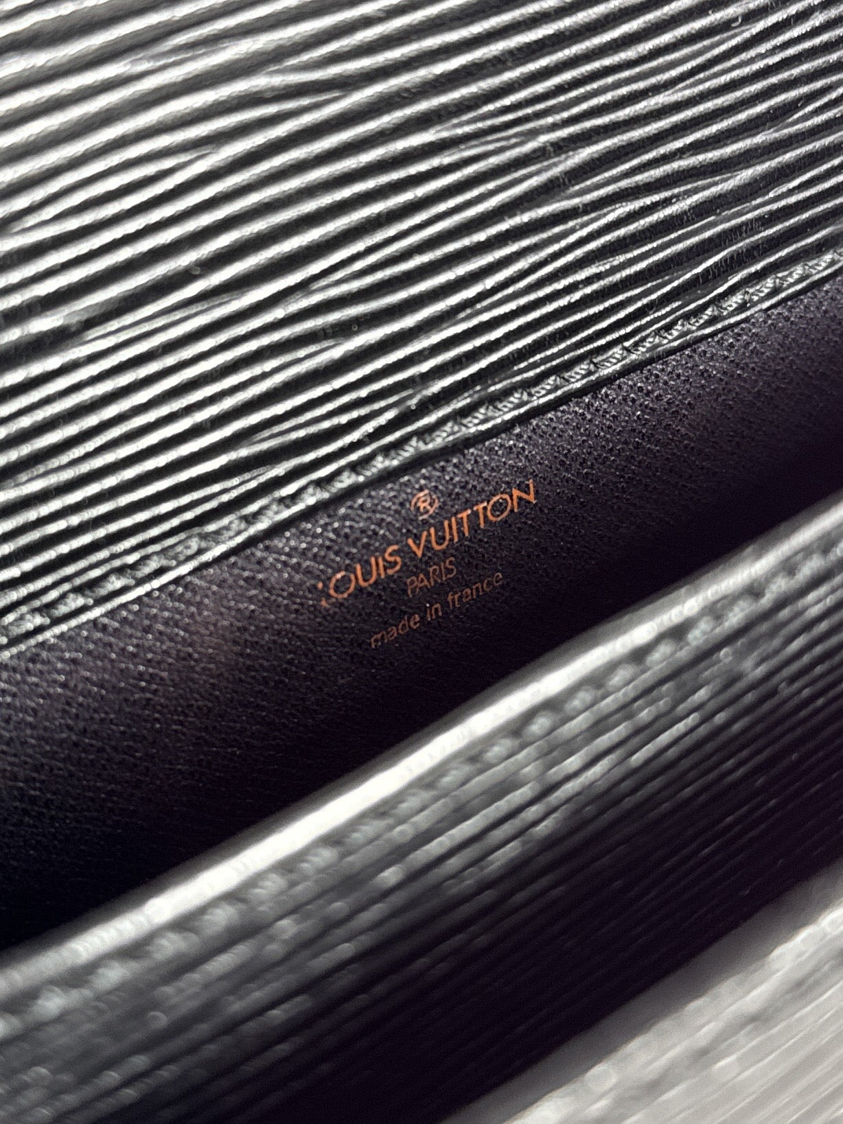 Louis Vuitton black epi Cartouchiere MM MI8901