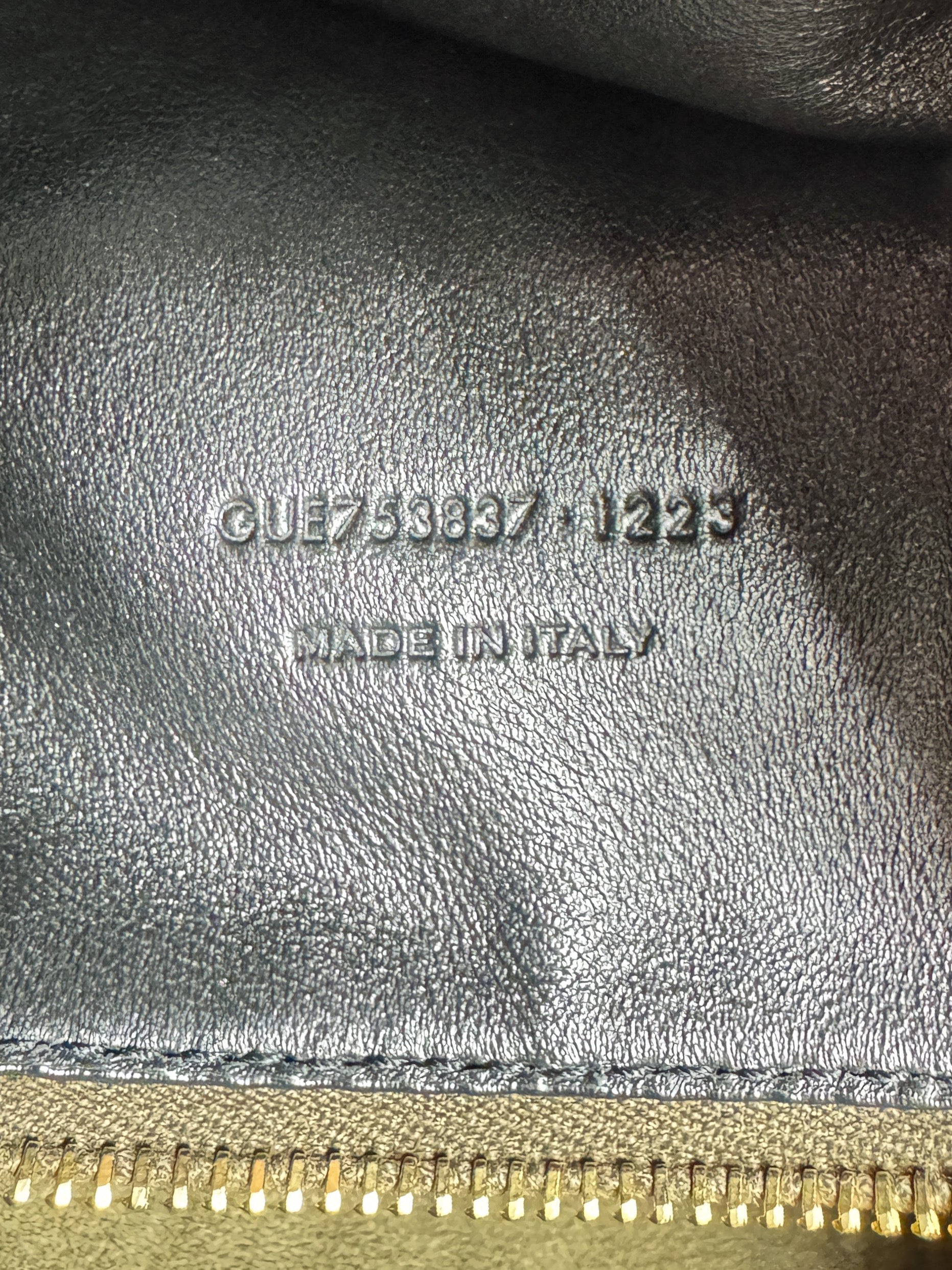 YSL Smooth Calfskin Large Le 5 A 7 Soft Hobo Light Musk GUE753837-1223