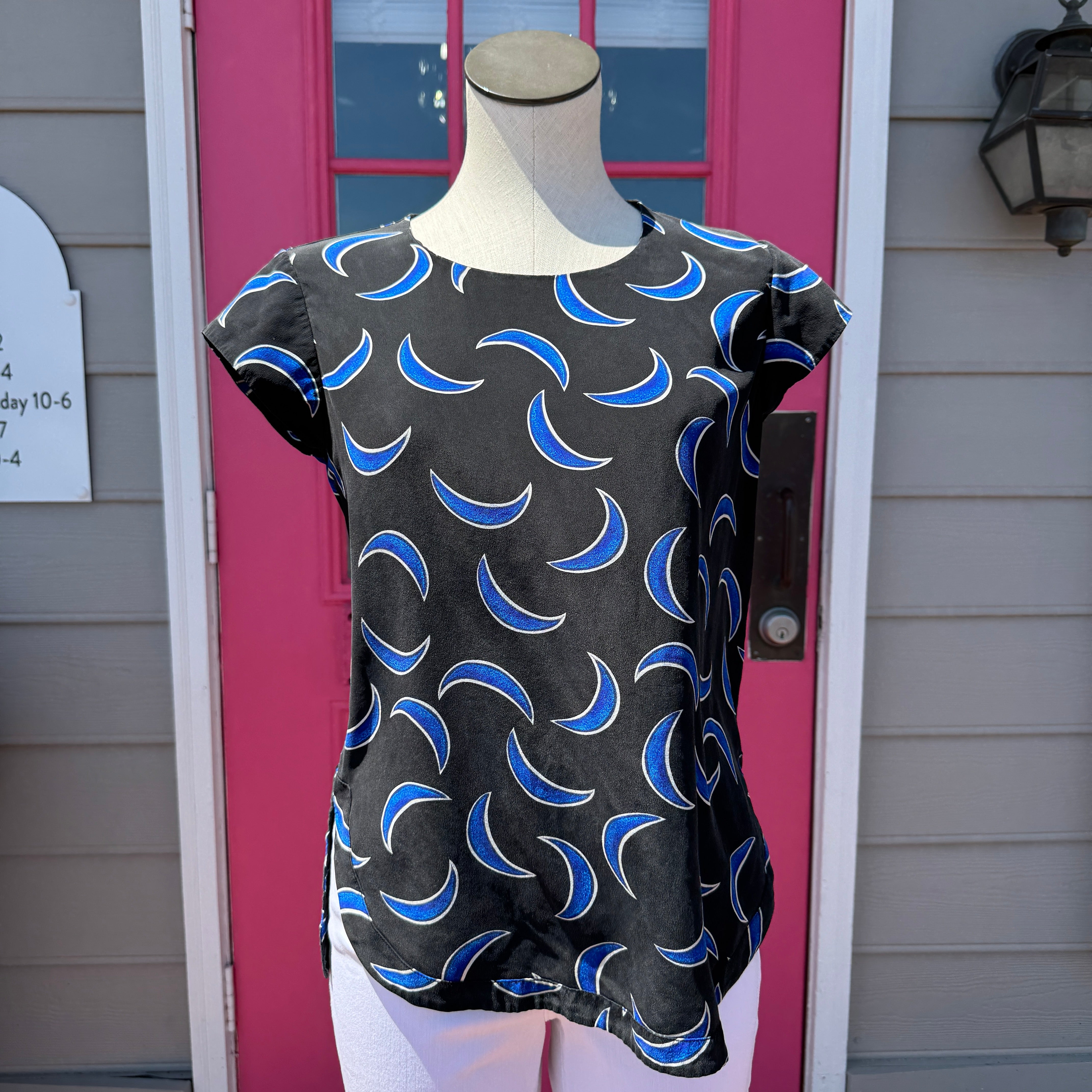 Diane Von Furstenberg black blue print silk tank size 6