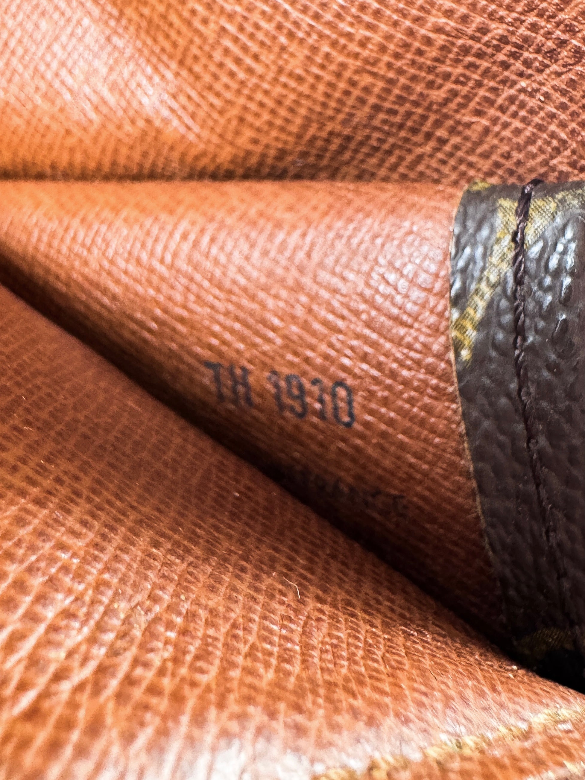 Louis Vuitton monogram porte documents case TH1910