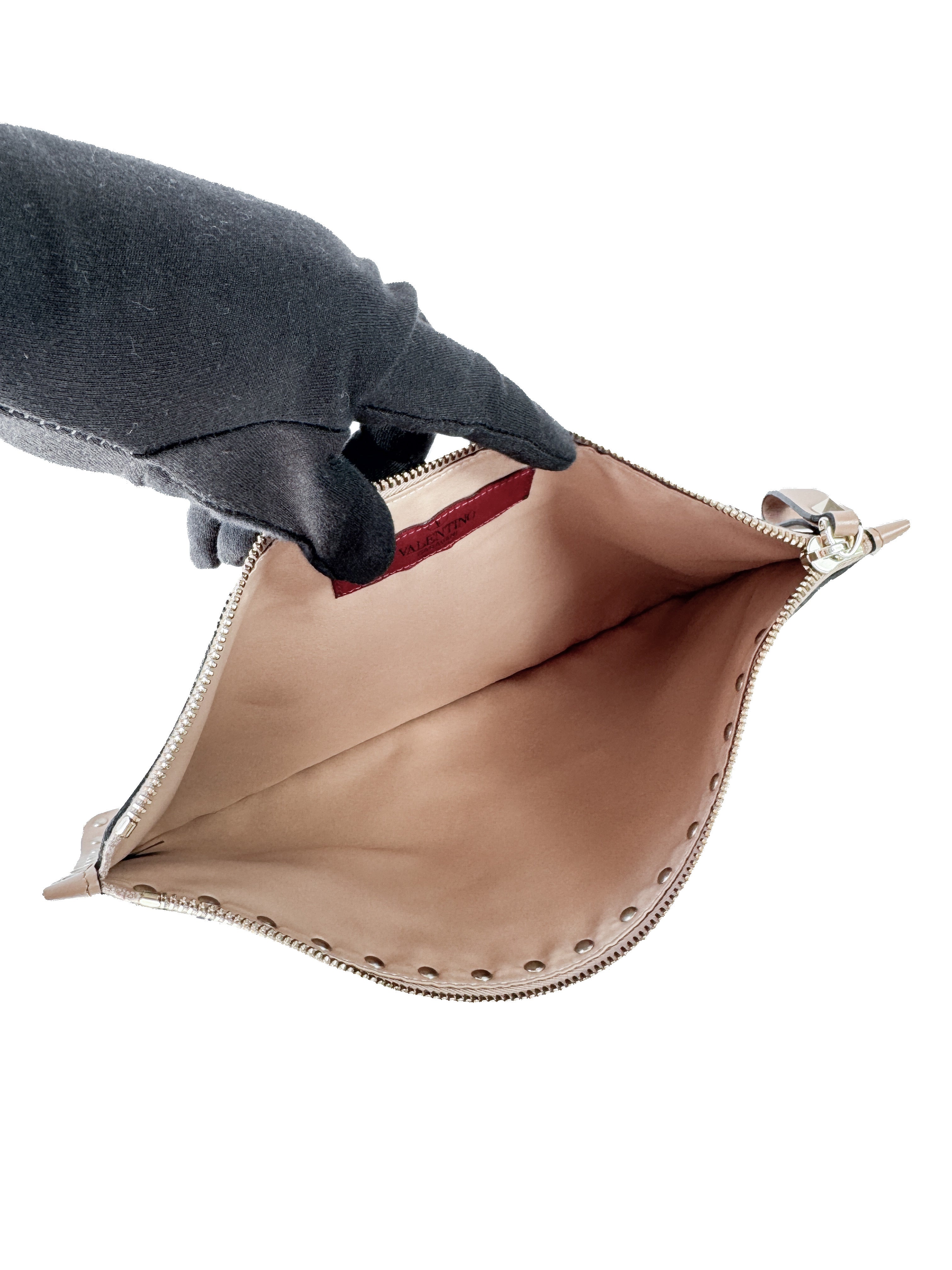 Valentino Garavani beige leather Rockstud clutch/pouch  PE-K269B0L0