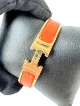 Hermès orange/gold clic H bangle GM FI 01 75