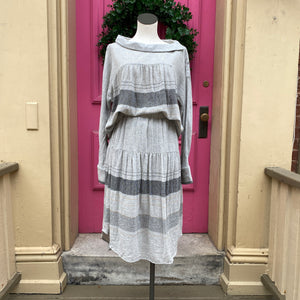 Amadi gray long sleeve top and skirt set size Large